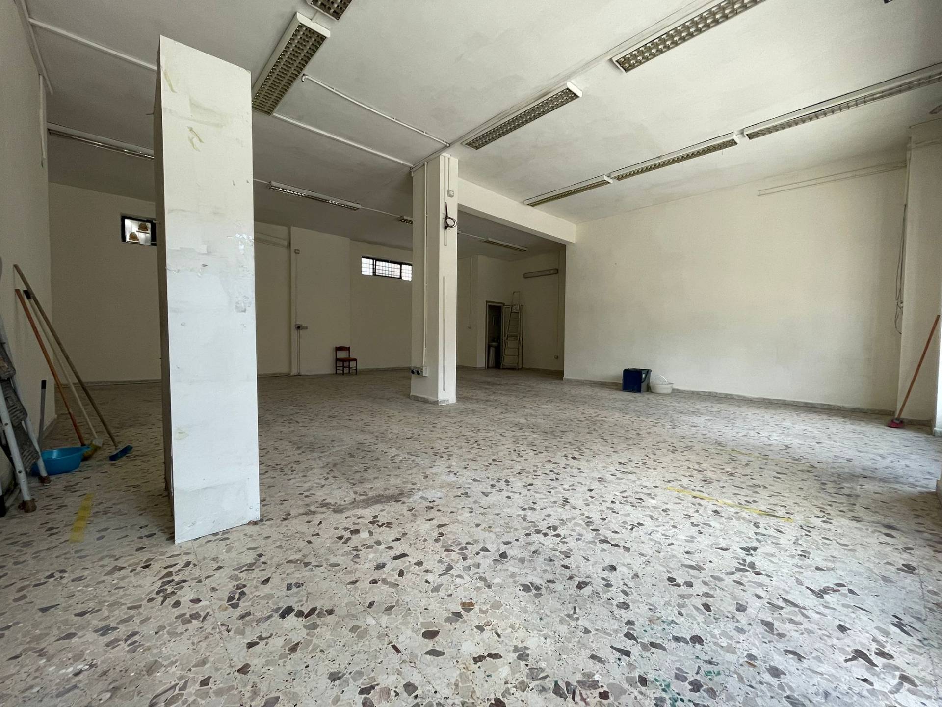 Negozio in affitto a Maddaloni