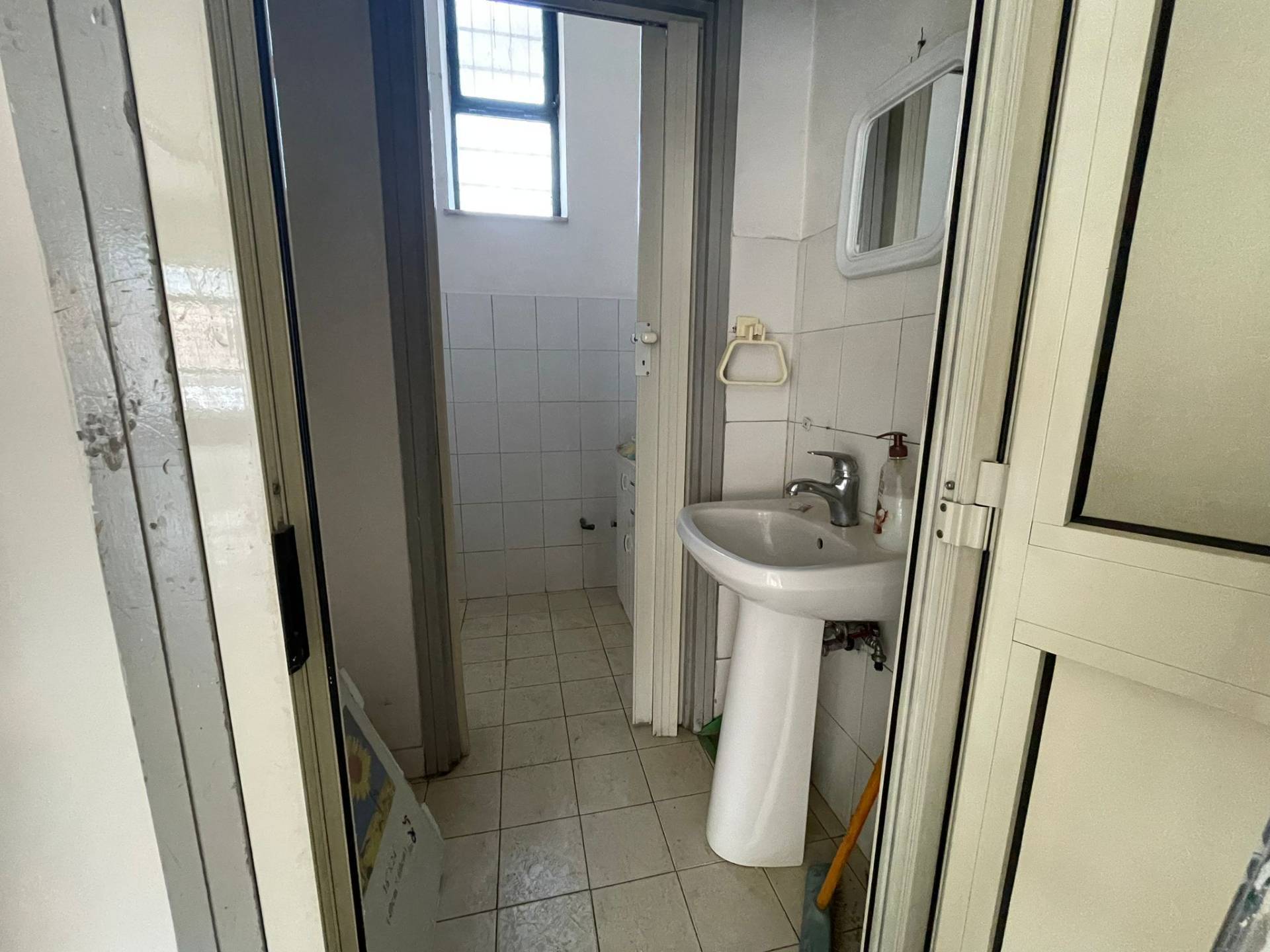 Negozio in affitto a Maddaloni