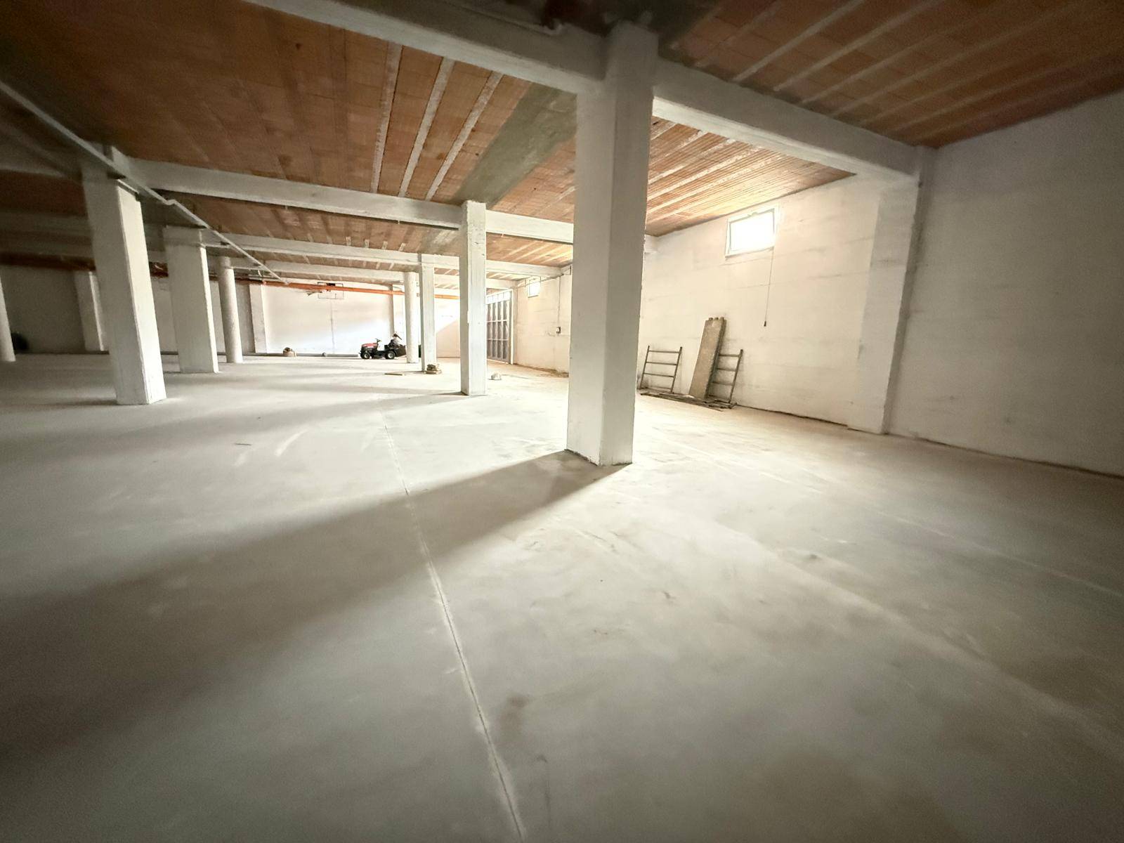 Deposito/Magazzino in affitto a Maddaloni