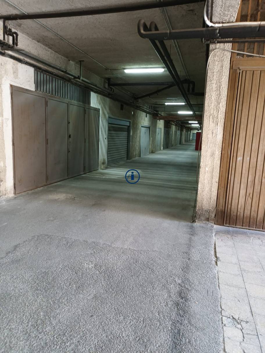 Box - Garage in vendita a Maddaloni