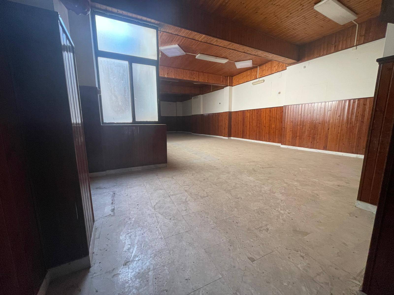 Negozio in affitto a Caserta, Centro