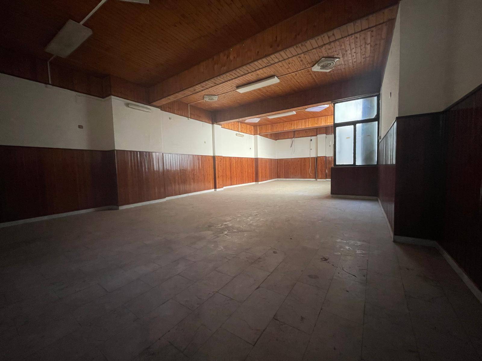 Negozio in affitto a Caserta, Centro