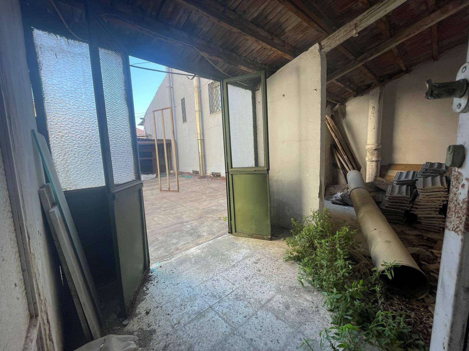 Negozio in affitto a Caserta, Centro