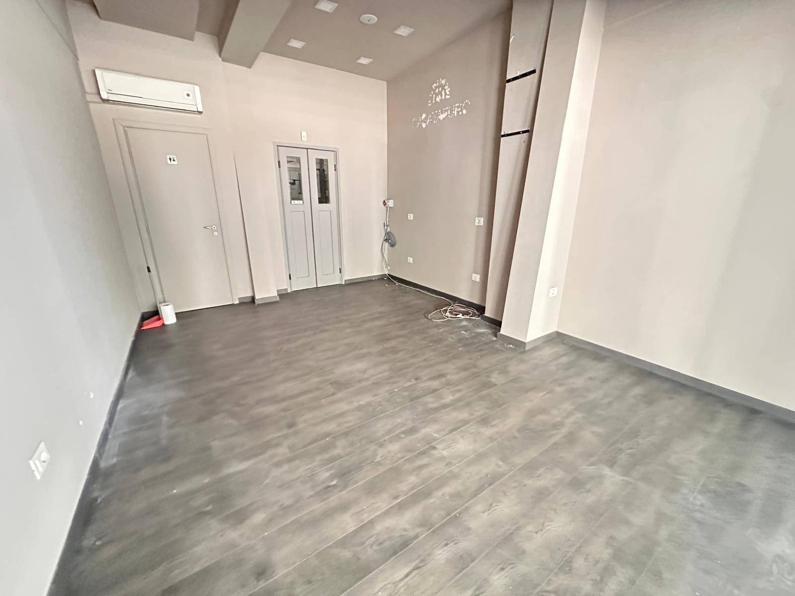 Negozio in affitto a Caserta, Centro