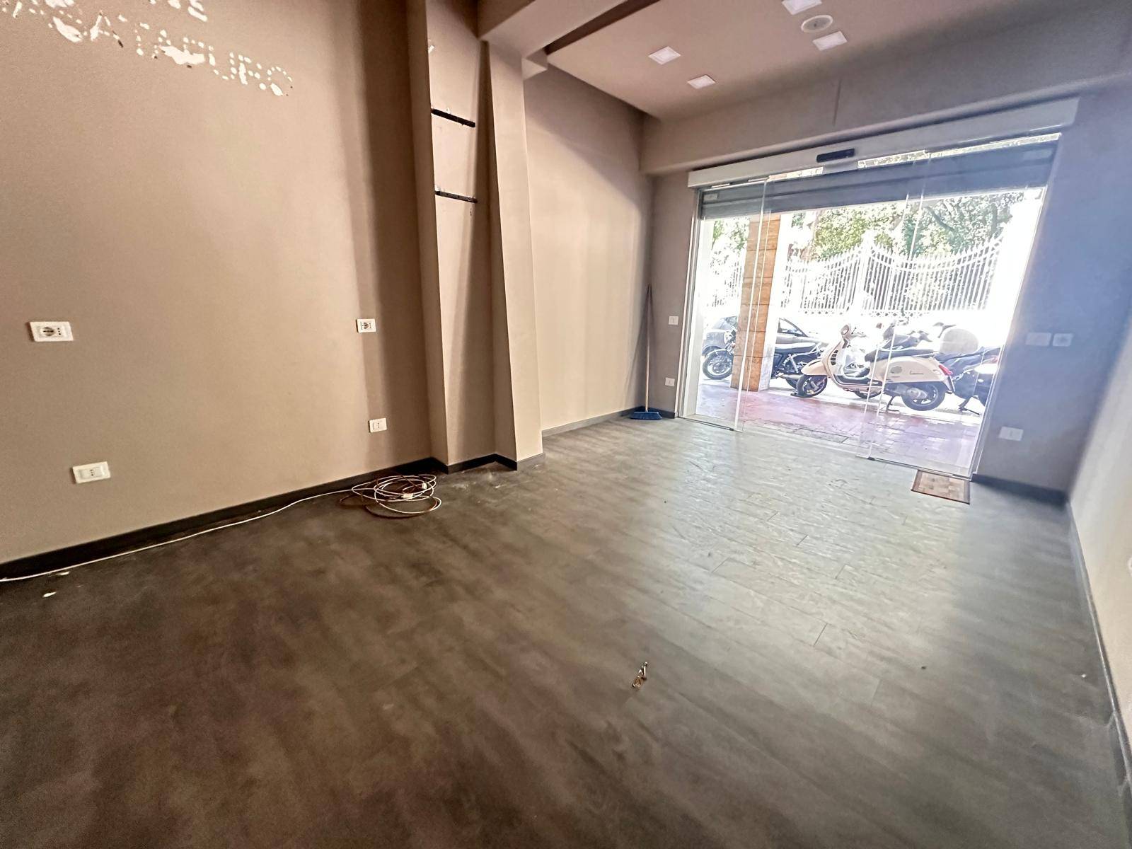 Negozio in affitto a Caserta, Centro