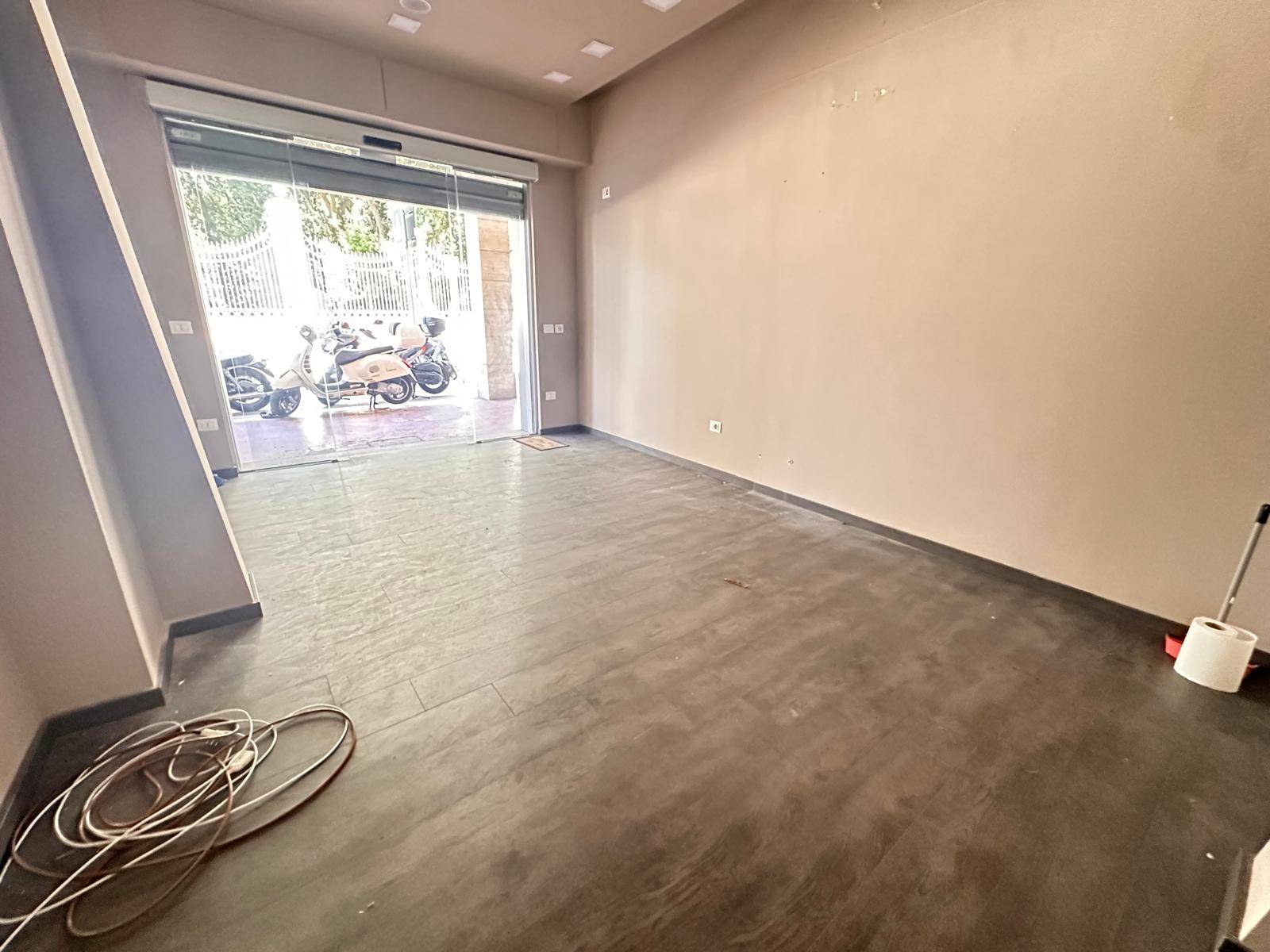 Negozio in affitto a Caserta, Centro