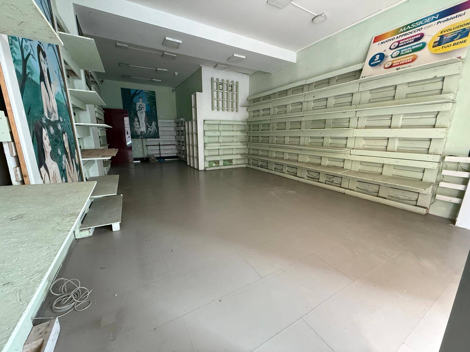 Negozio in affitto a Caserta