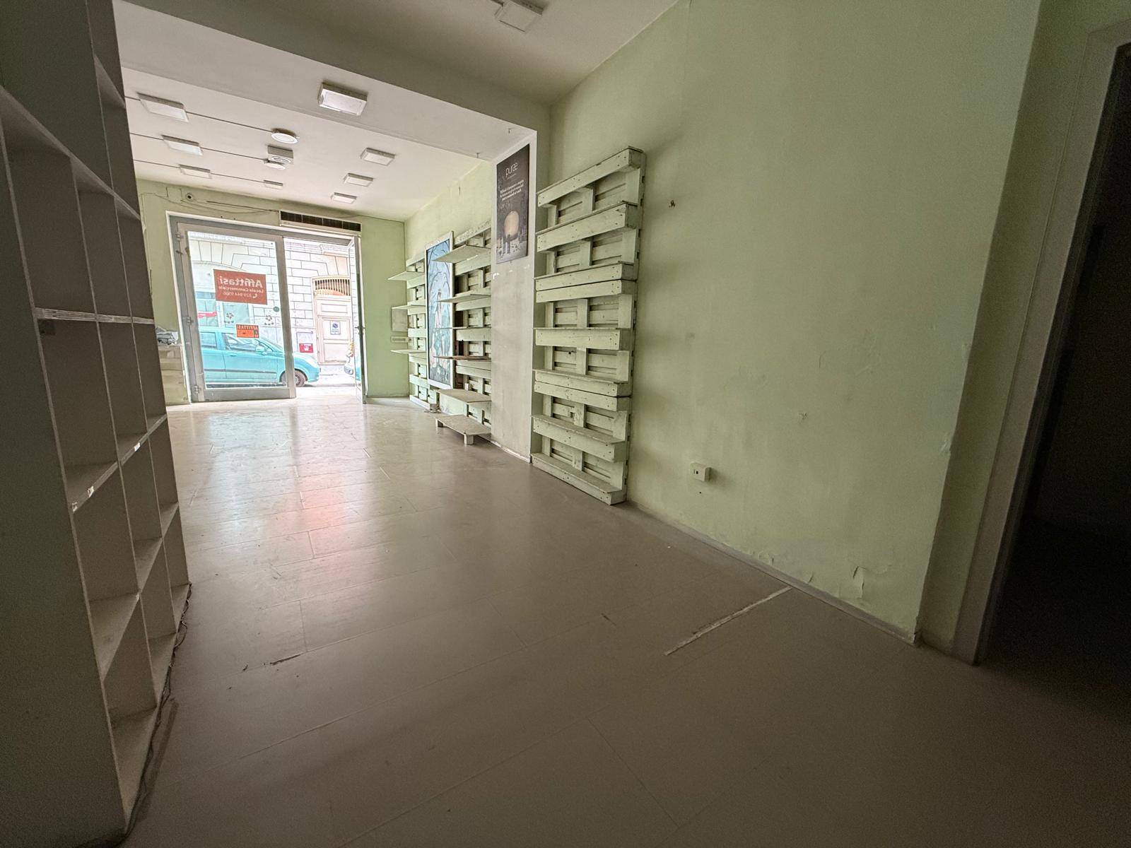 Negozio in affitto a Caserta