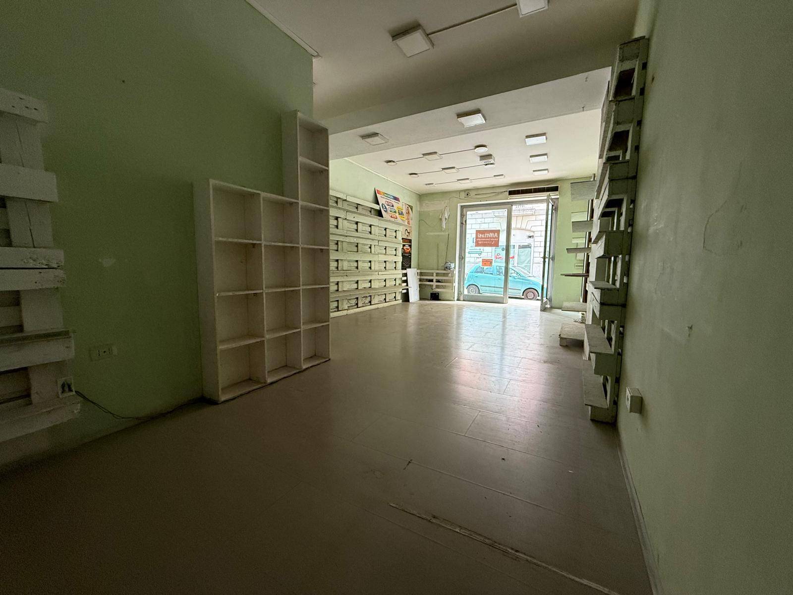Negozio in affitto a Caserta