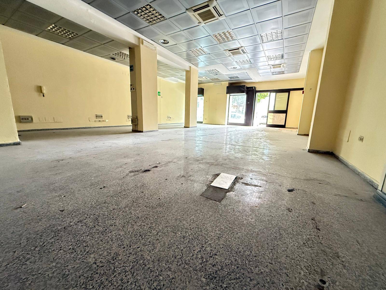 Negozio in affitto a Caserta