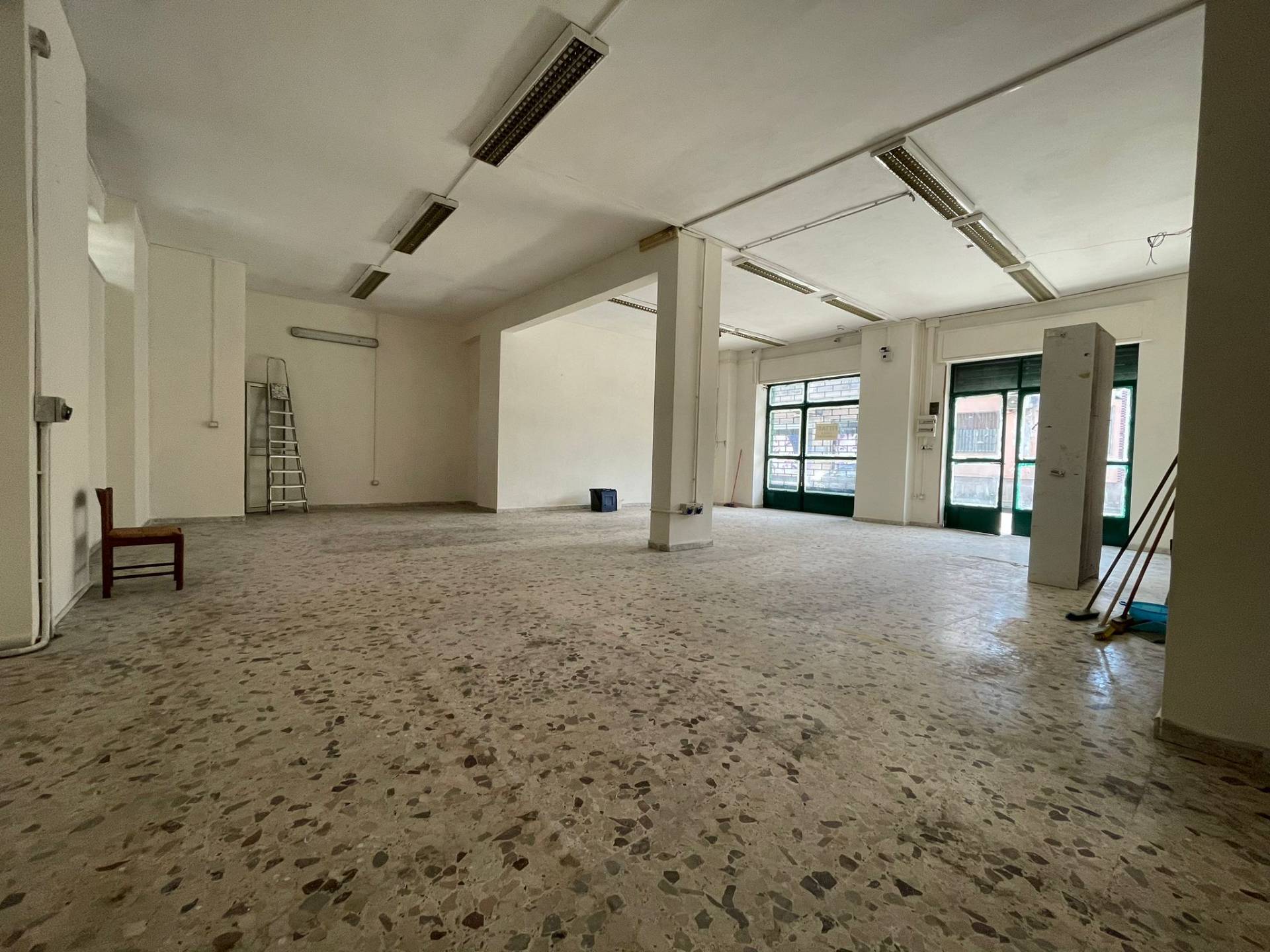 Negozio in affitto a Maddaloni