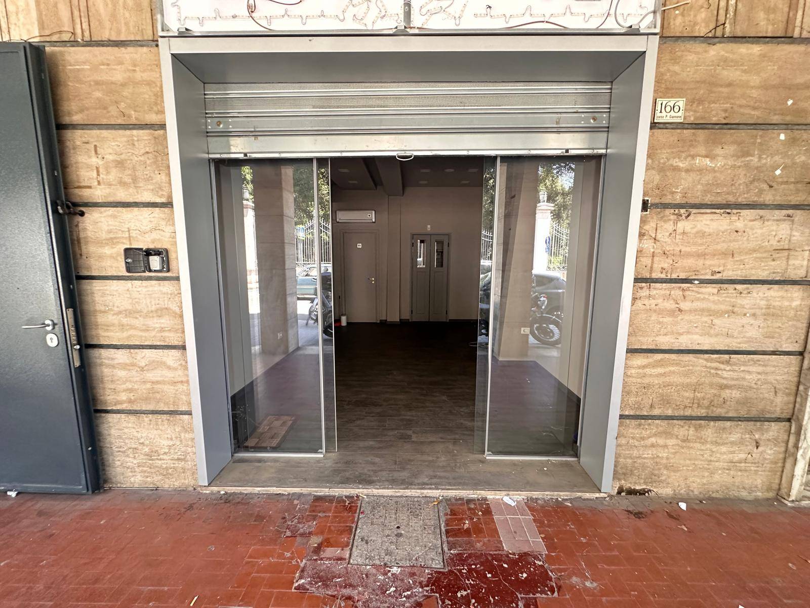 Negozio in affitto a Caserta, Centro