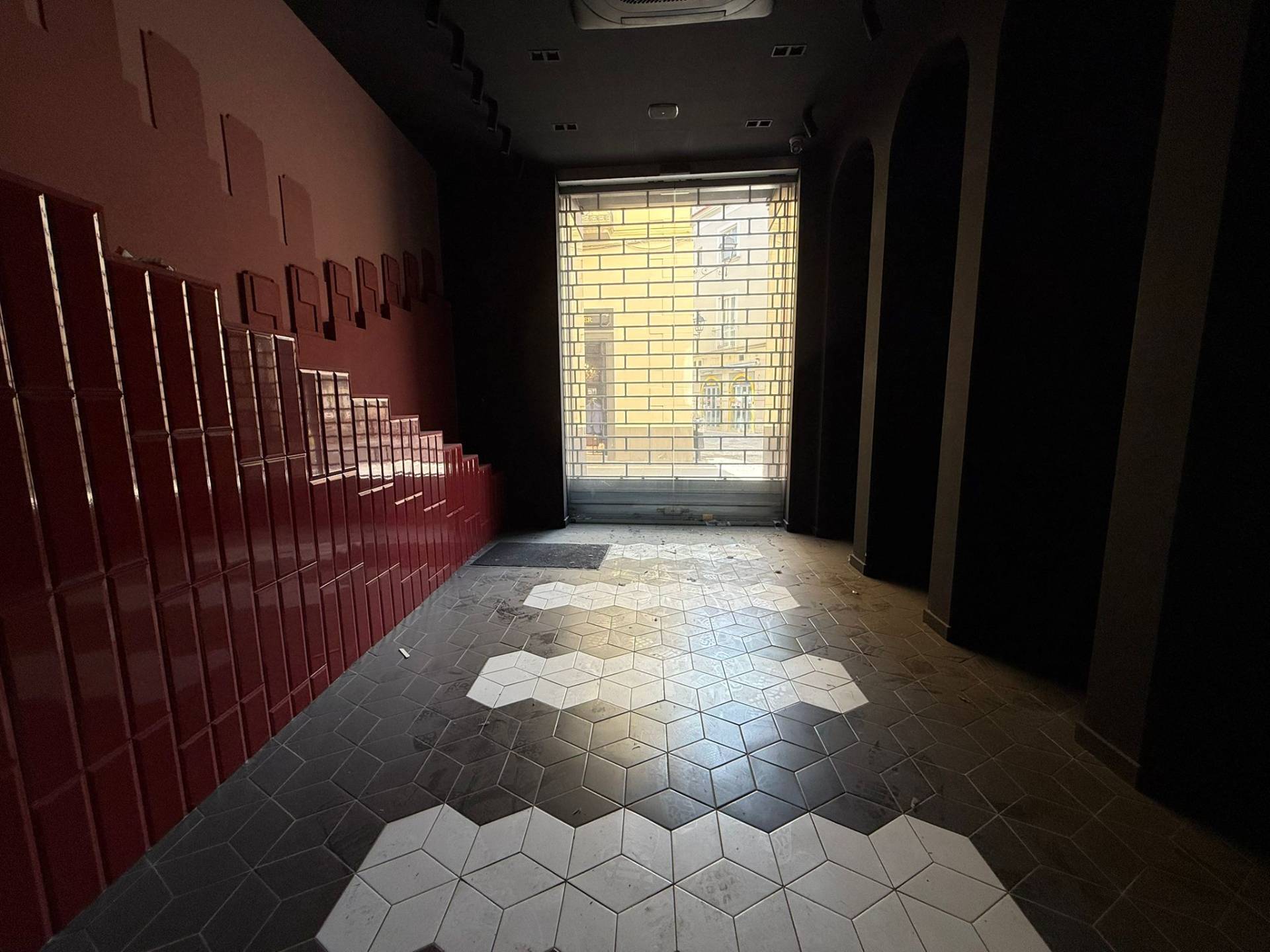 Negozio in affitto a Caserta, Centro