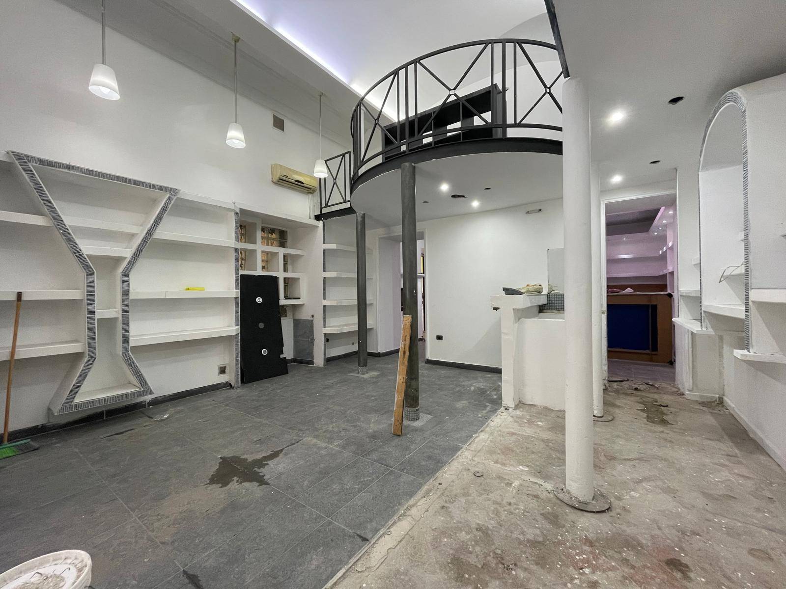 Negozio in affitto a Caserta, Centro