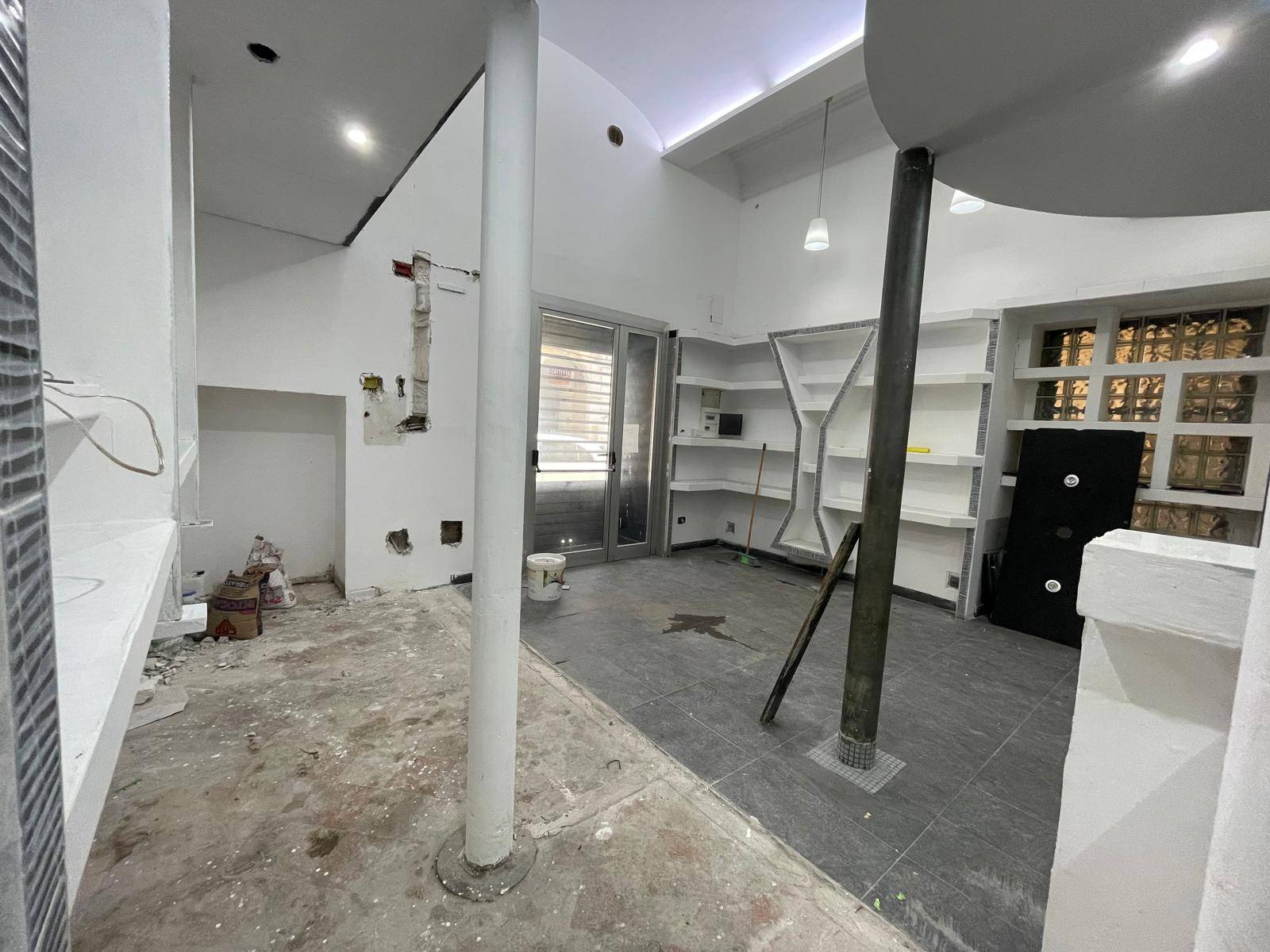 Negozio in affitto a Caserta, Centro