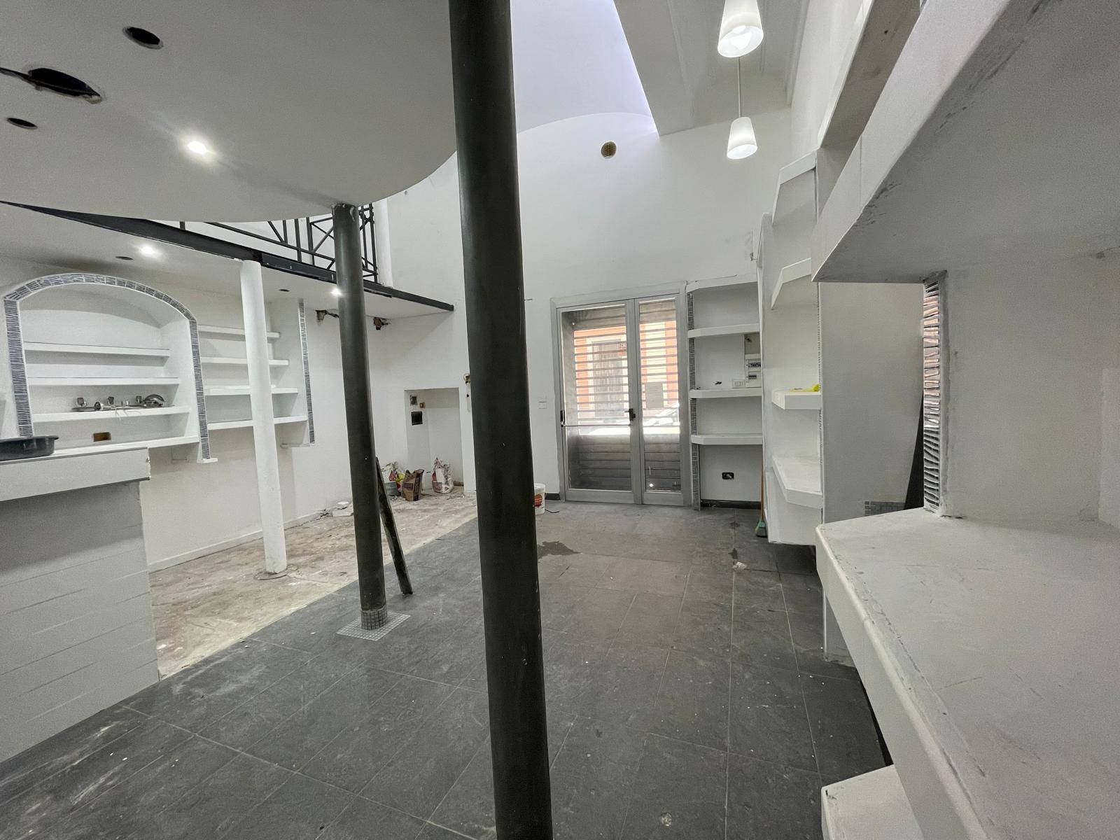 Negozio in affitto a Caserta, Centro