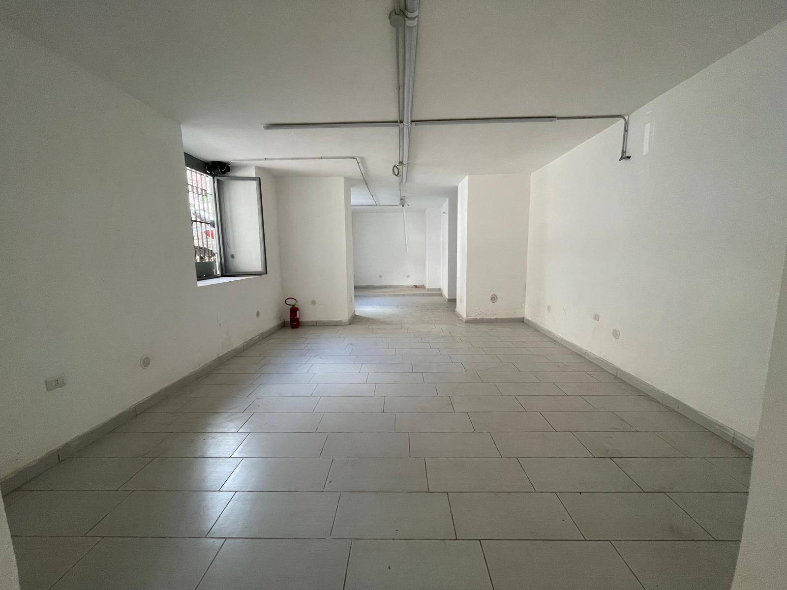 Negozio in affitto a Caserta, Centro