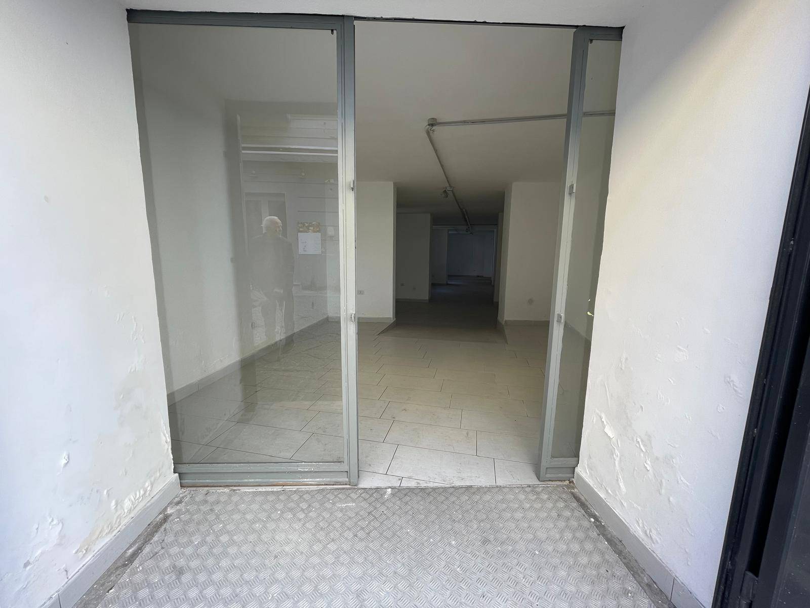 Negozio in affitto a Caserta, Centro