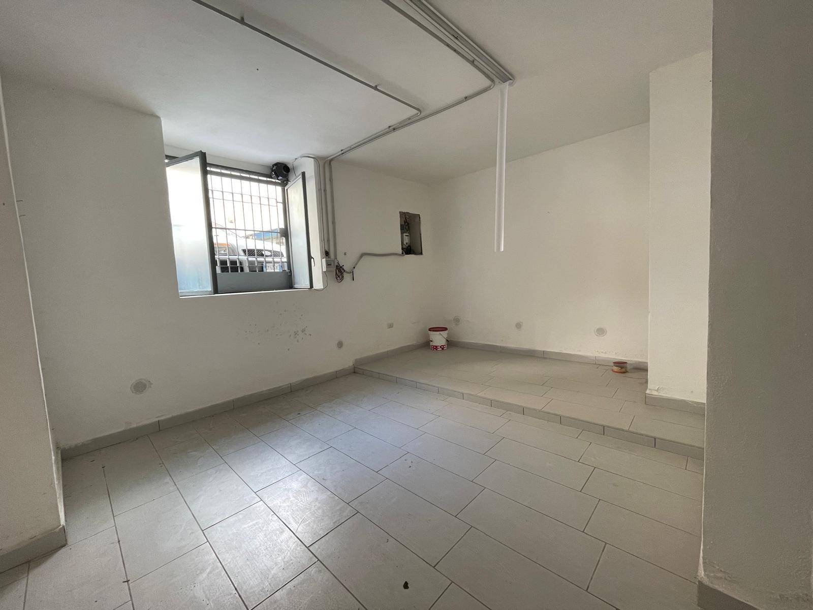 Negozio in affitto a Caserta, Centro