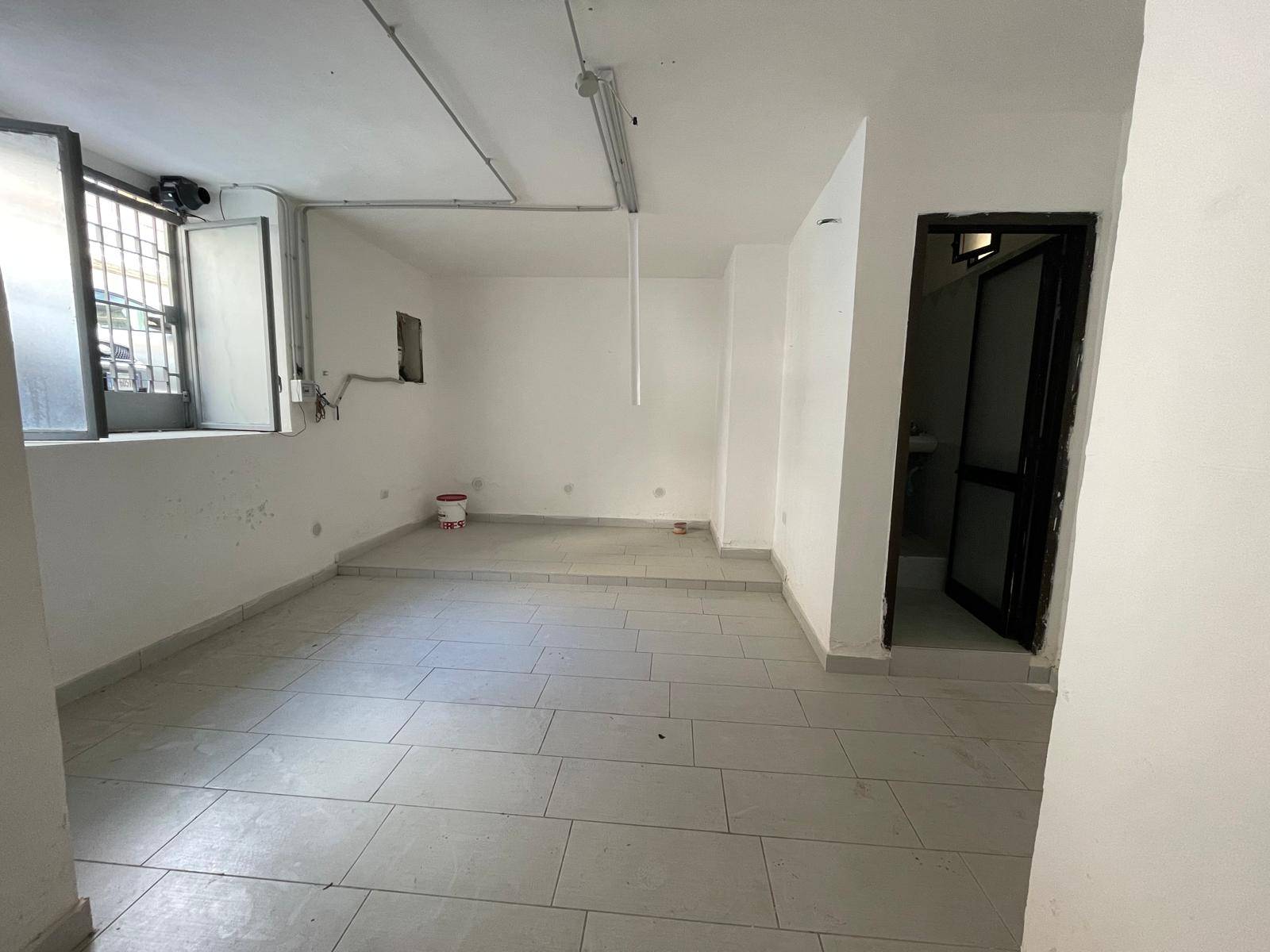 Negozio in affitto a Caserta, Centro