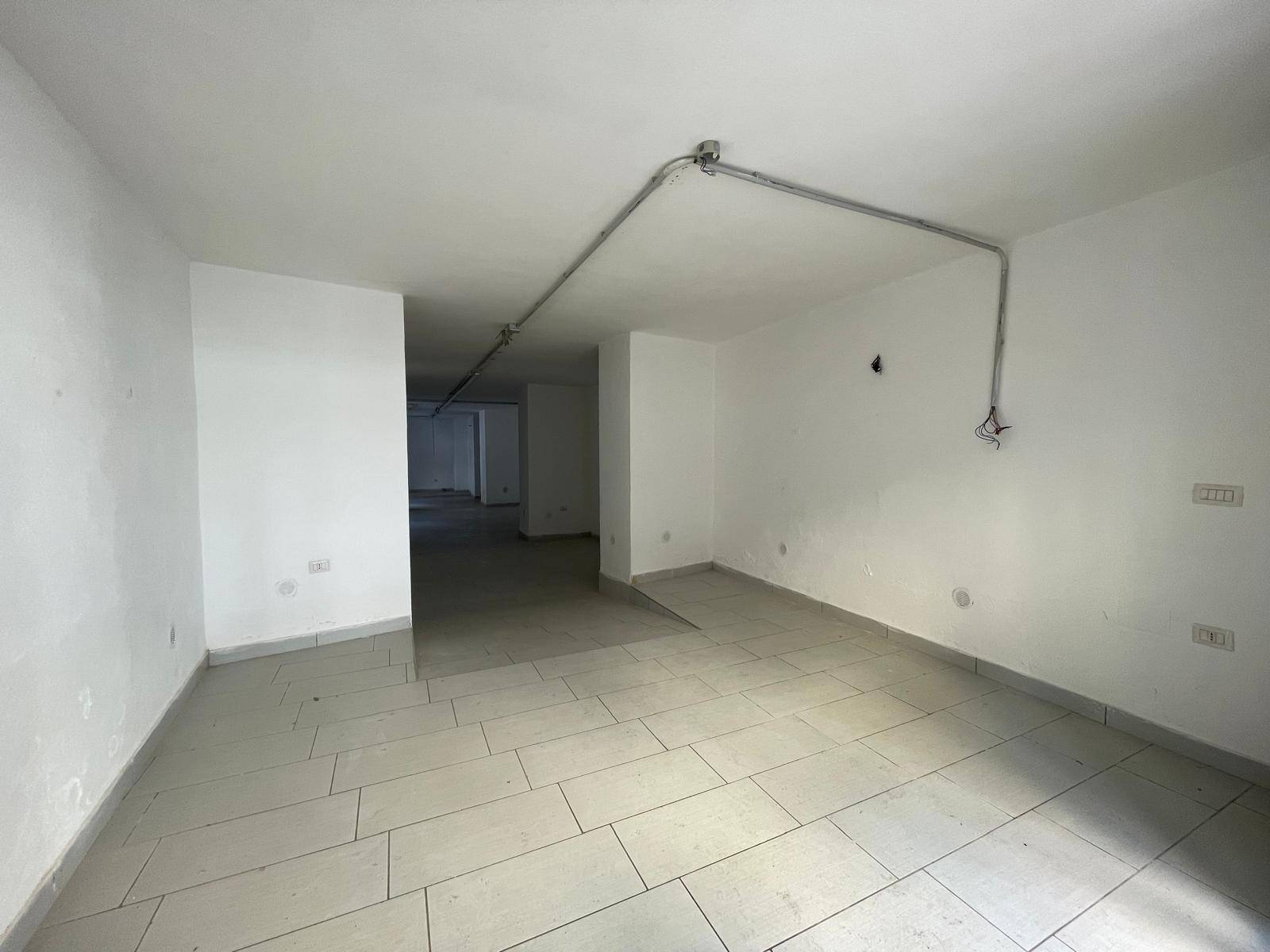 Negozio in affitto a Caserta, Centro