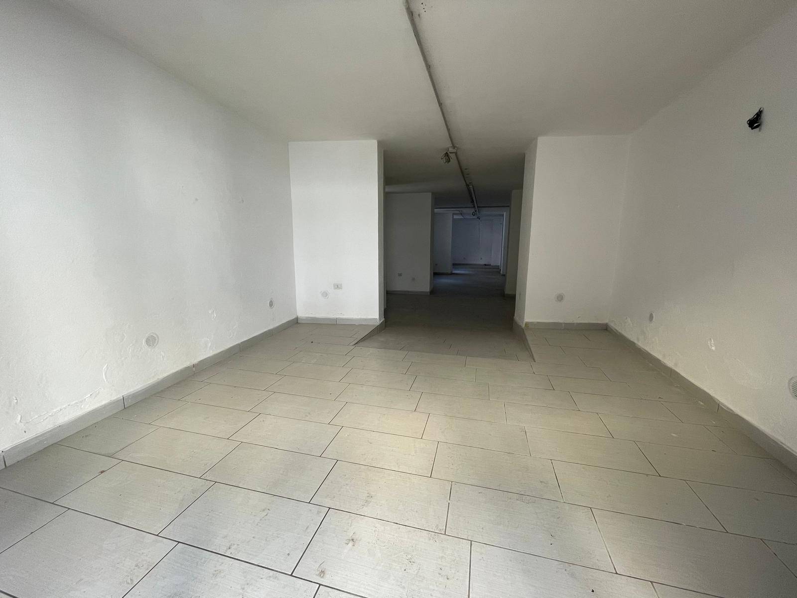 Negozio in affitto a Caserta, Centro