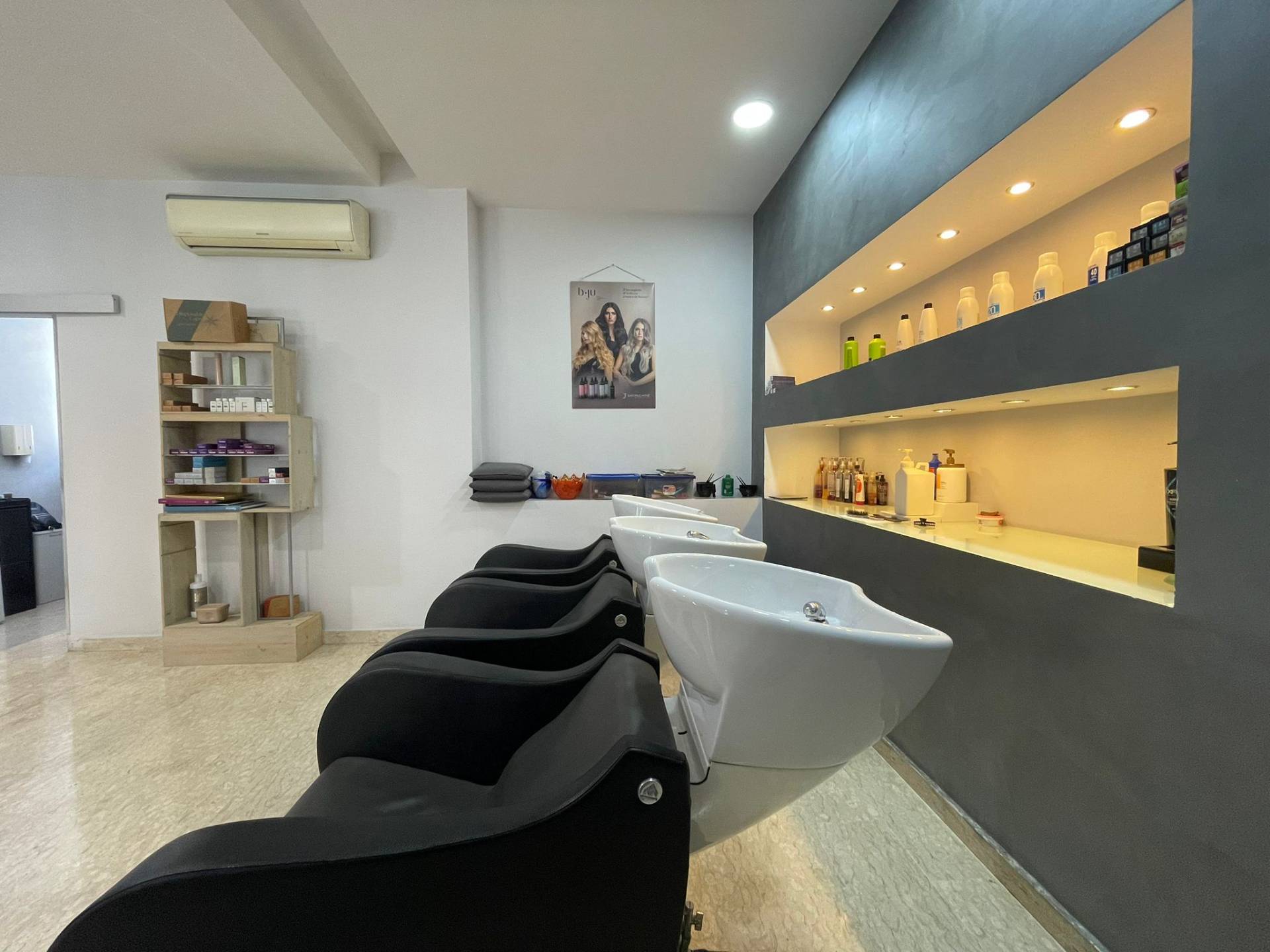 Negozio in affitto a San Nicola la Strada