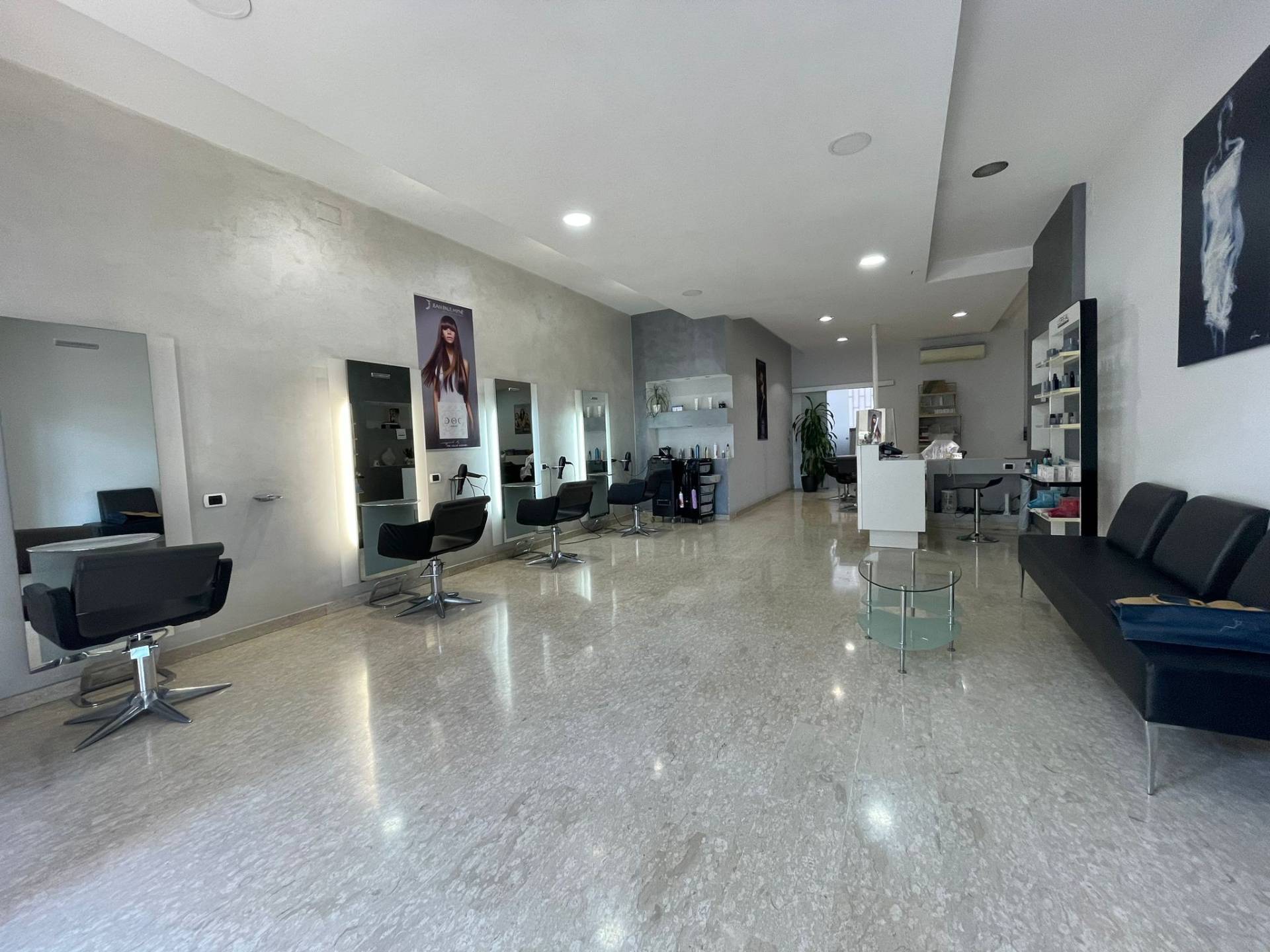 Negozio in affitto a San Nicola la Strada