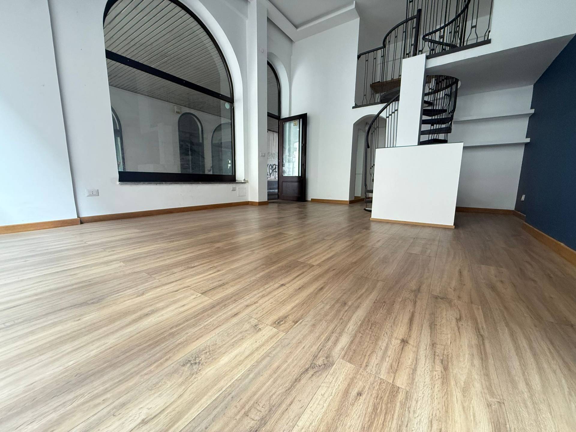 Negozio in affitto a Caserta, Centro