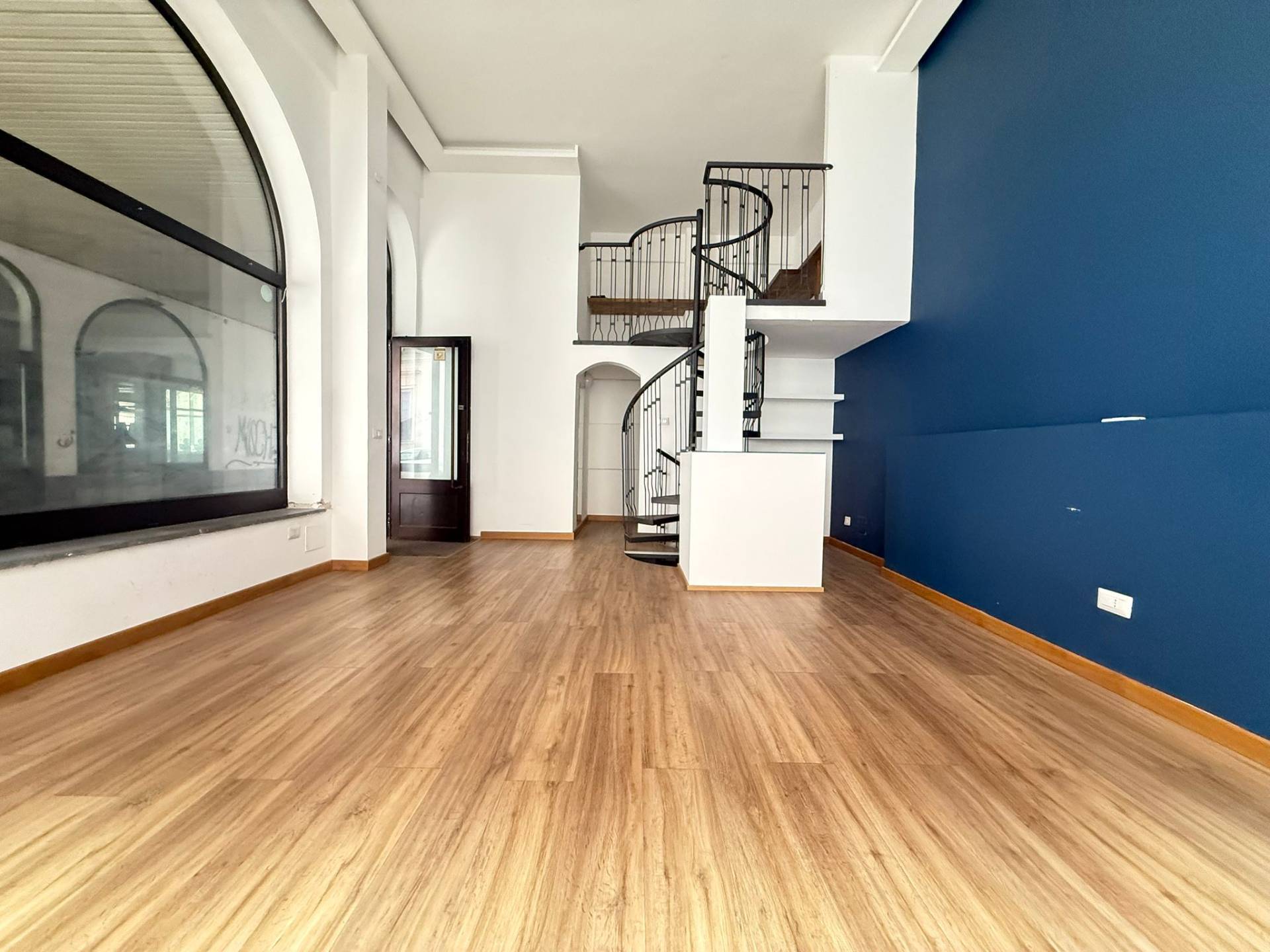 Negozio in affitto a Caserta, Centro