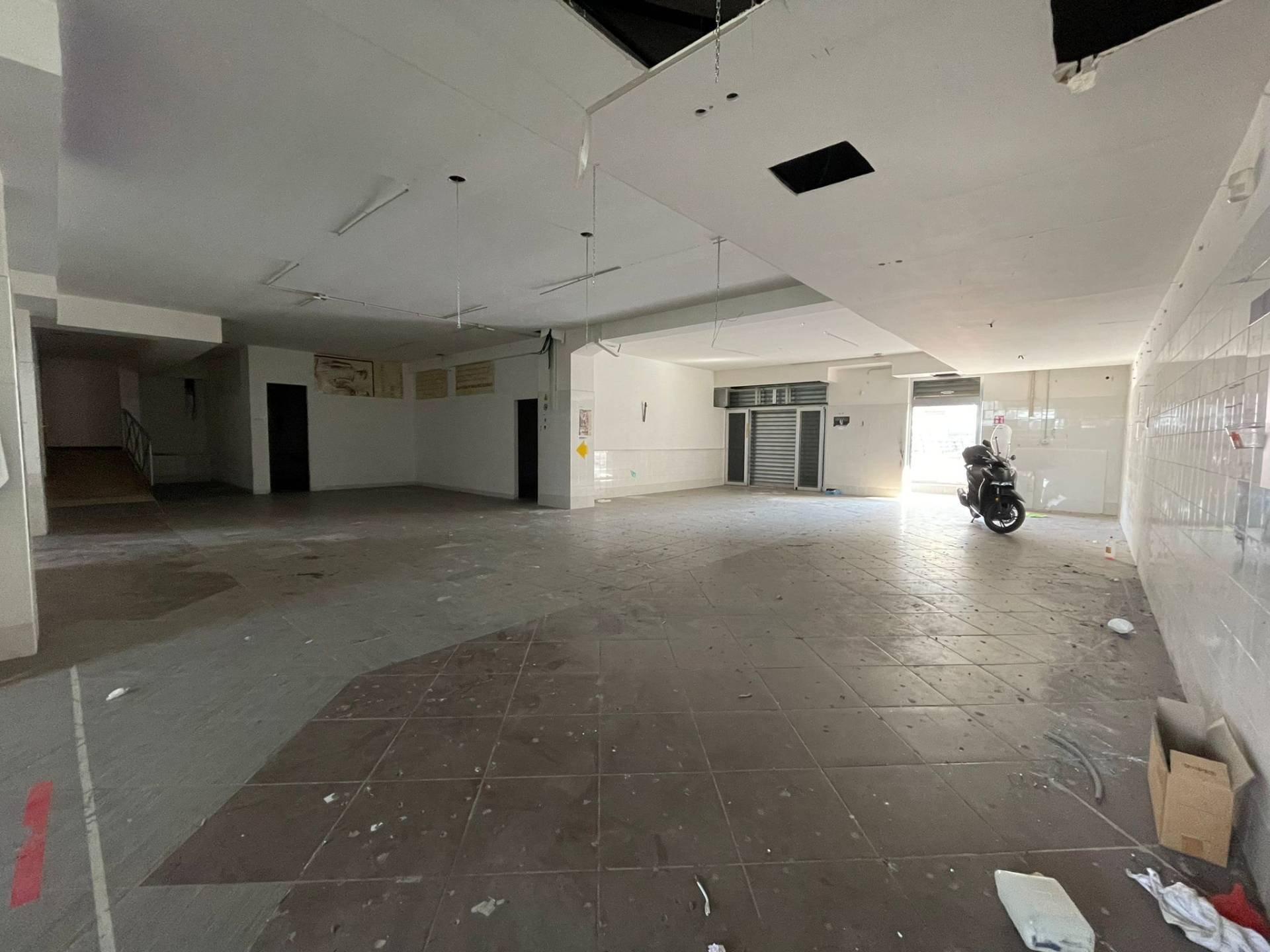 Negozio in affitto a Maddaloni