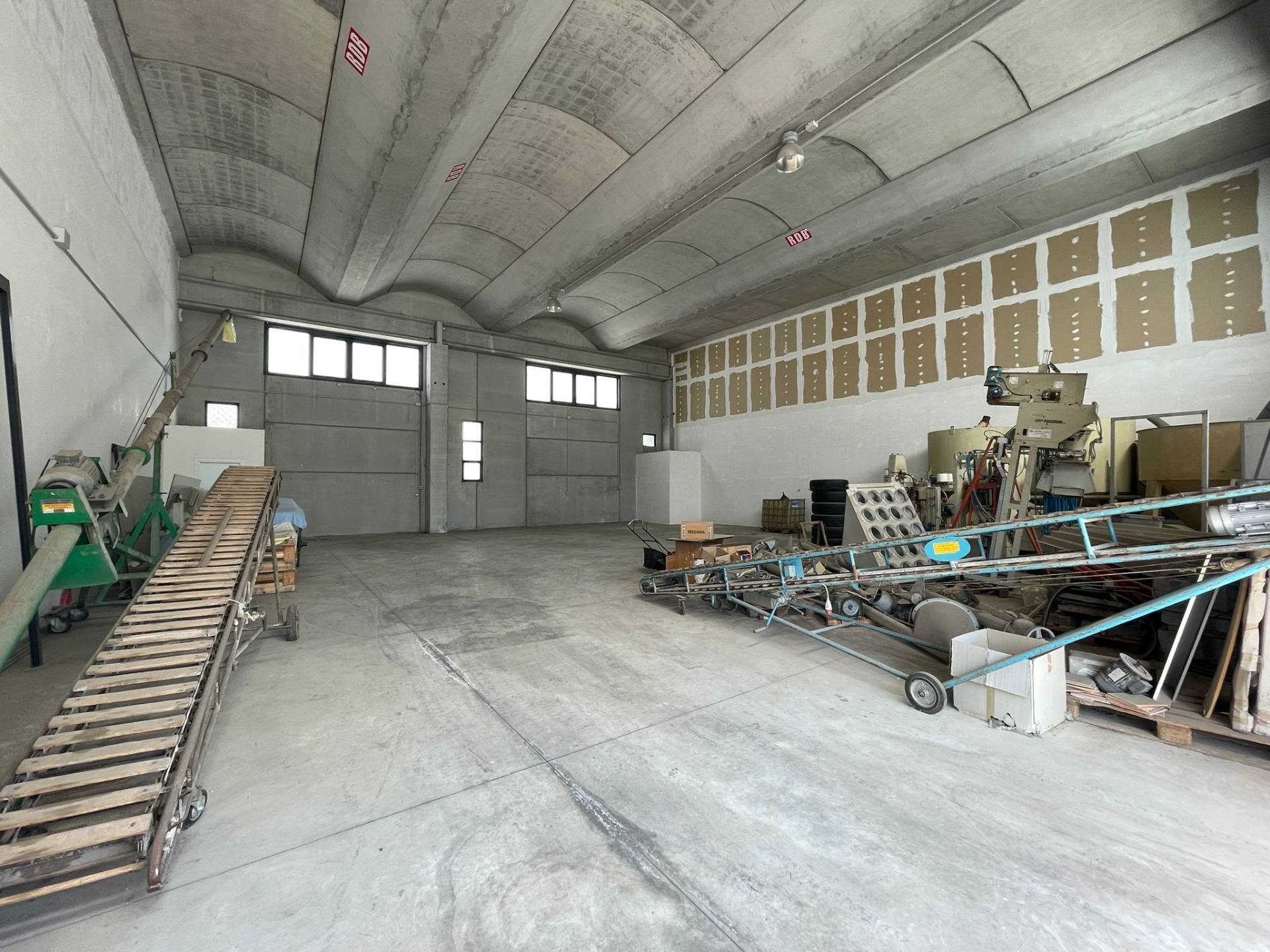 Capannone industriale in affitto a Maddaloni