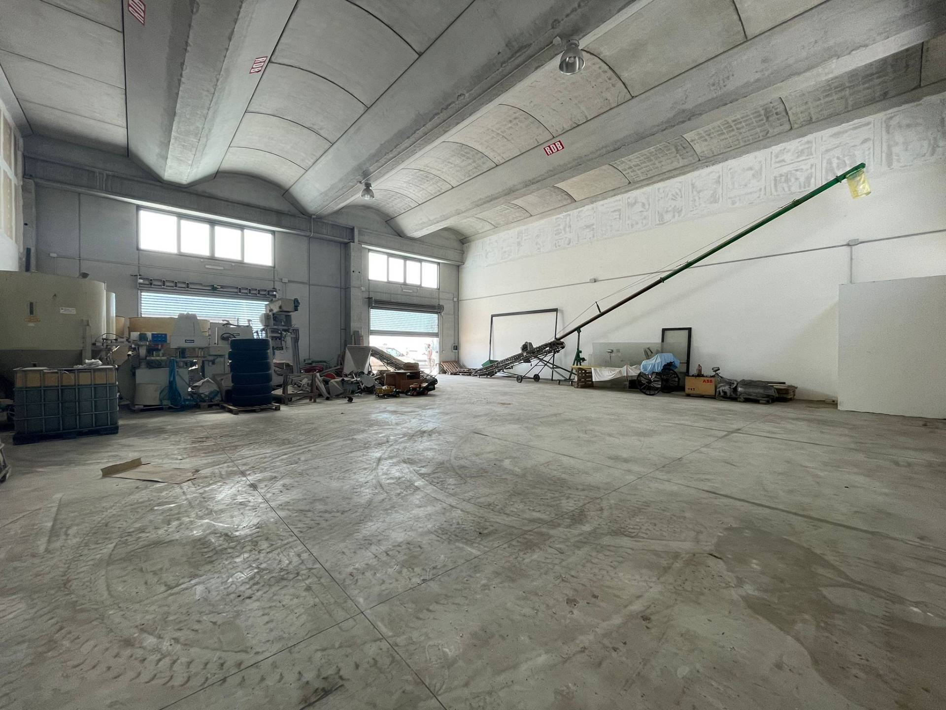 Capannone industriale in affitto a Maddaloni