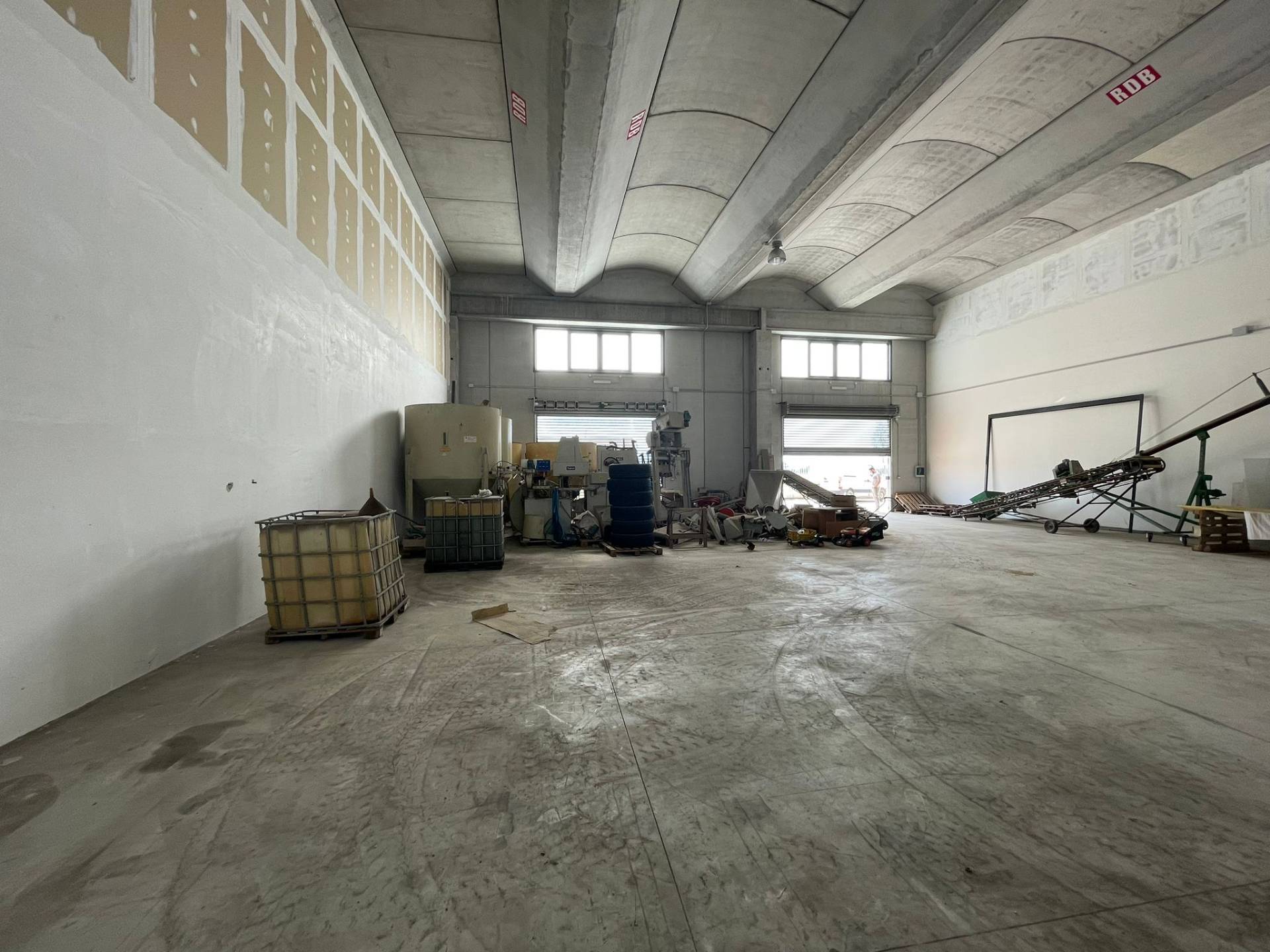 Capannone industriale in affitto a Maddaloni