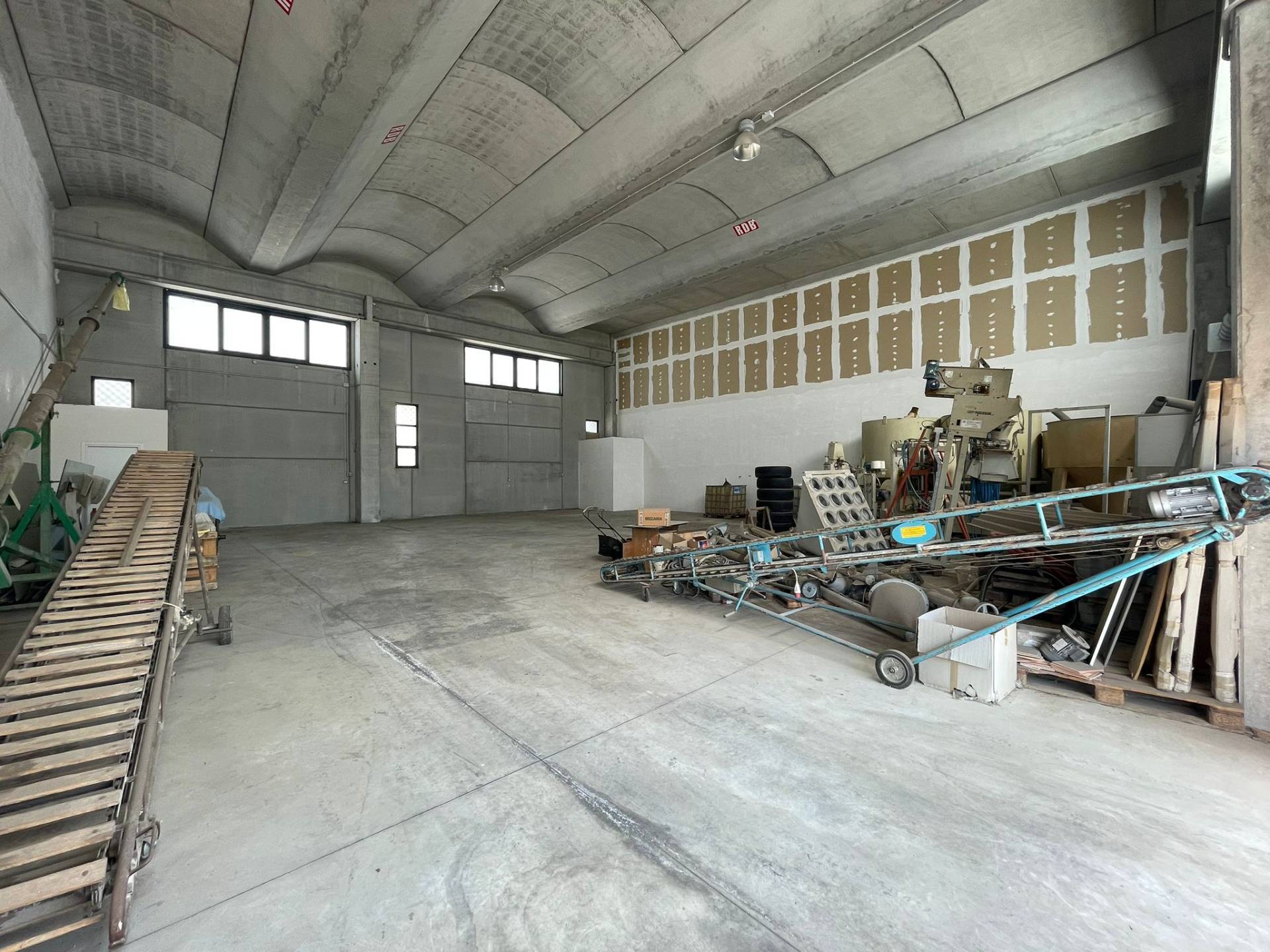 Capannone industriale in affitto a Maddaloni