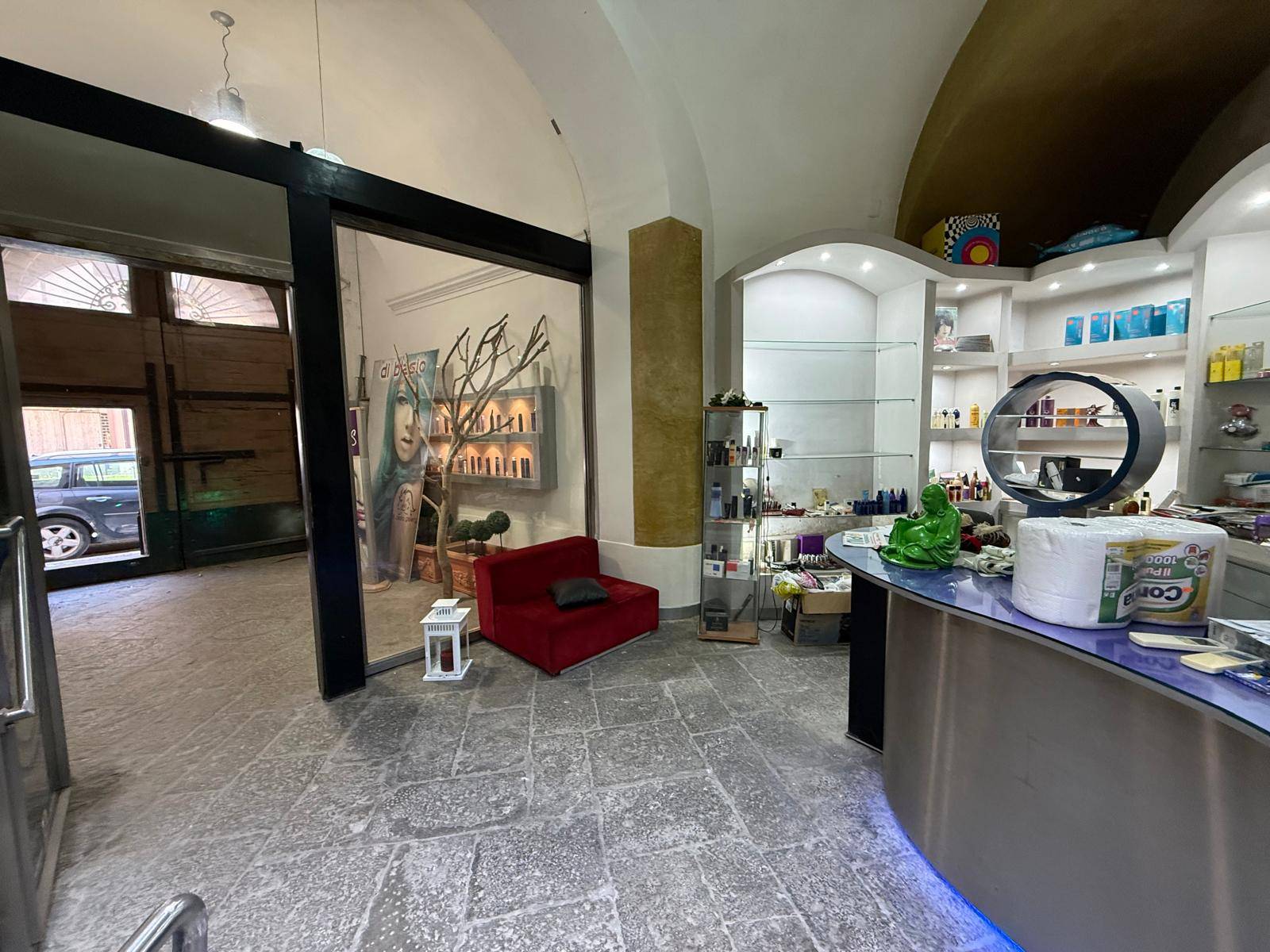 Negozio in affitto a San Nicola la Strada