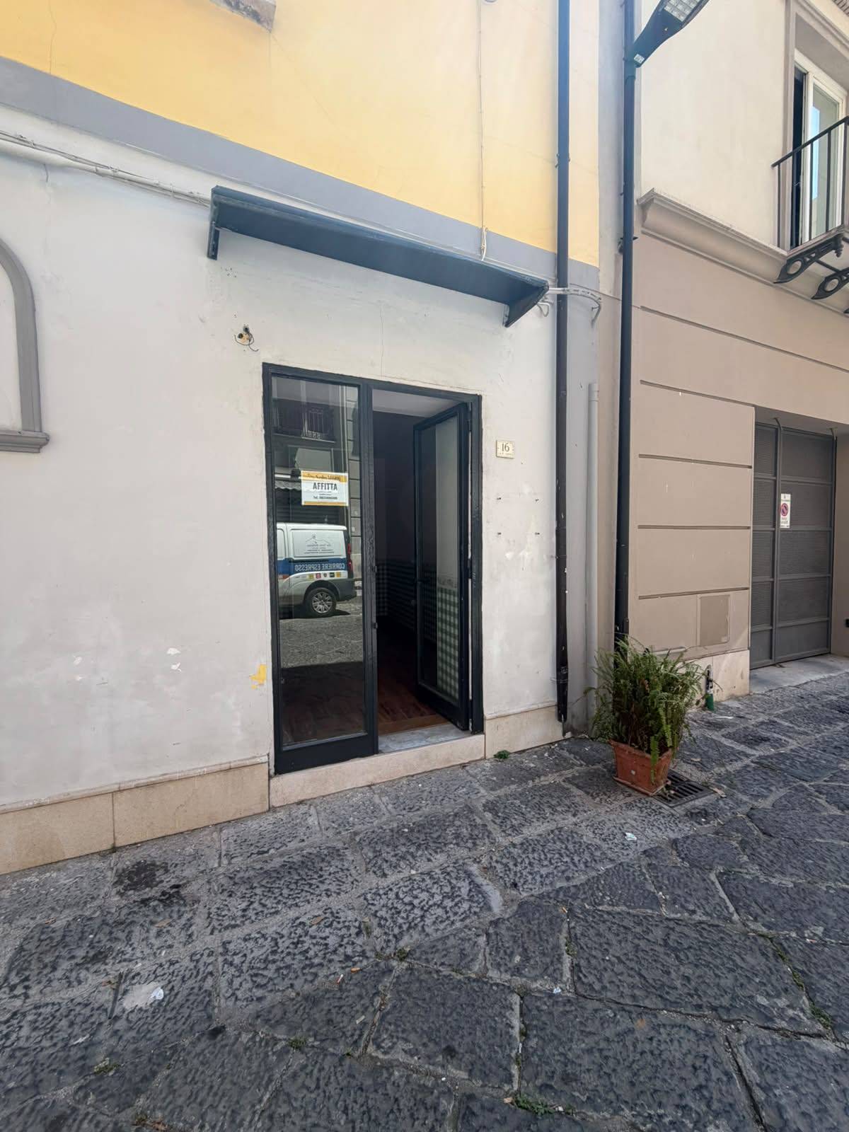 Negozio in affitto a Caserta, Centro