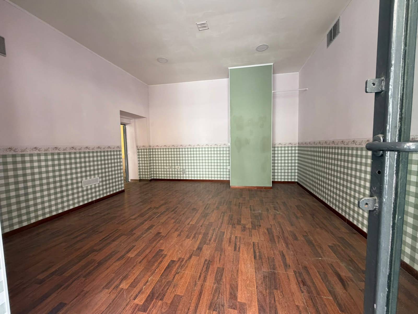 Negozio in affitto a Caserta, Centro