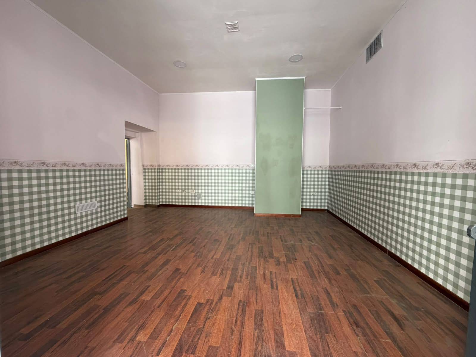 Negozio in affitto a Caserta, Centro