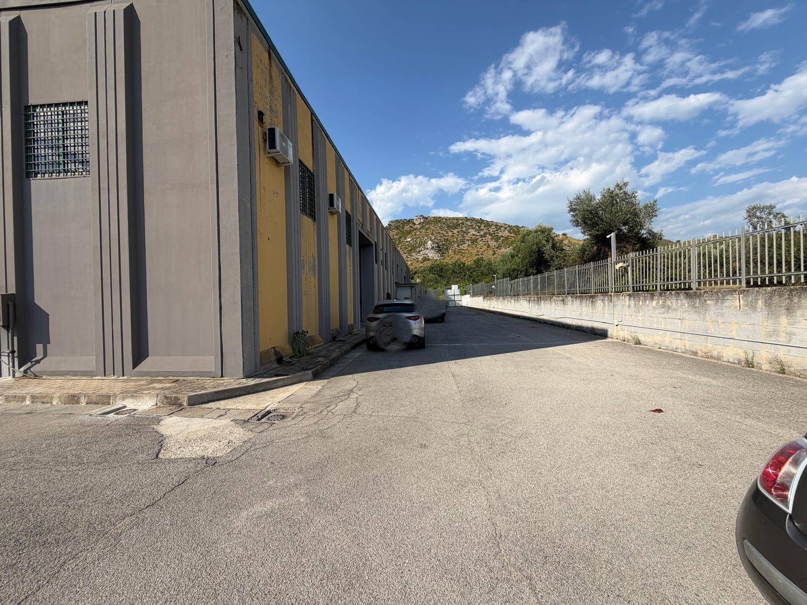 Capannone industriale in affitto a Casapulla