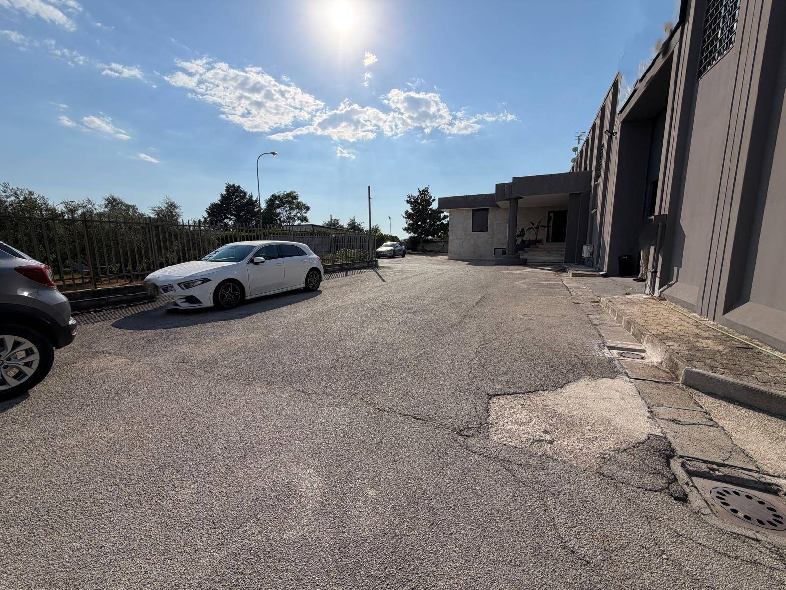 Capannone industriale in affitto a Casapulla