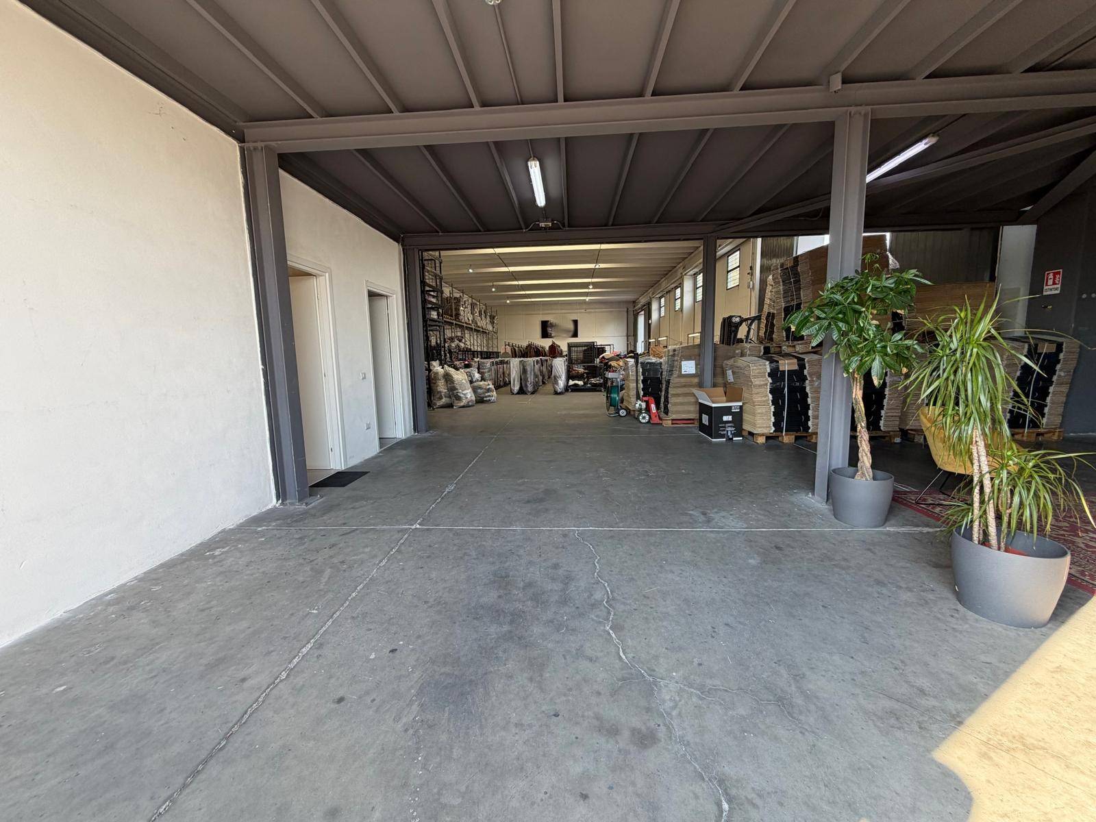 Capannone industriale in affitto a Casapulla