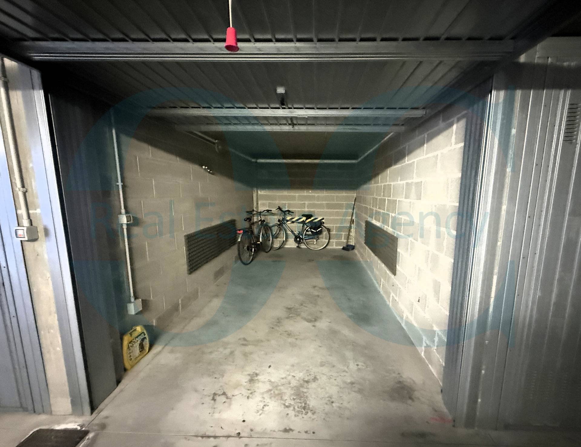 Box o garage in vendita a Trezzano sul Naviglio