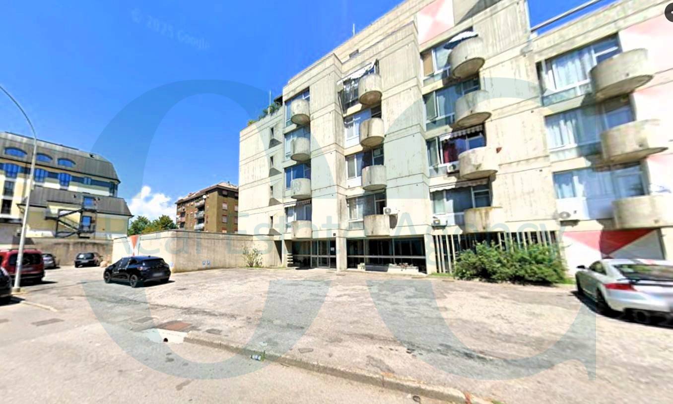 Box o garage in vendita a Trezzano sul Naviglio