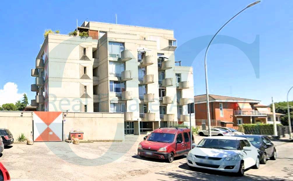 Box o garage in vendita a Trezzano sul Naviglio