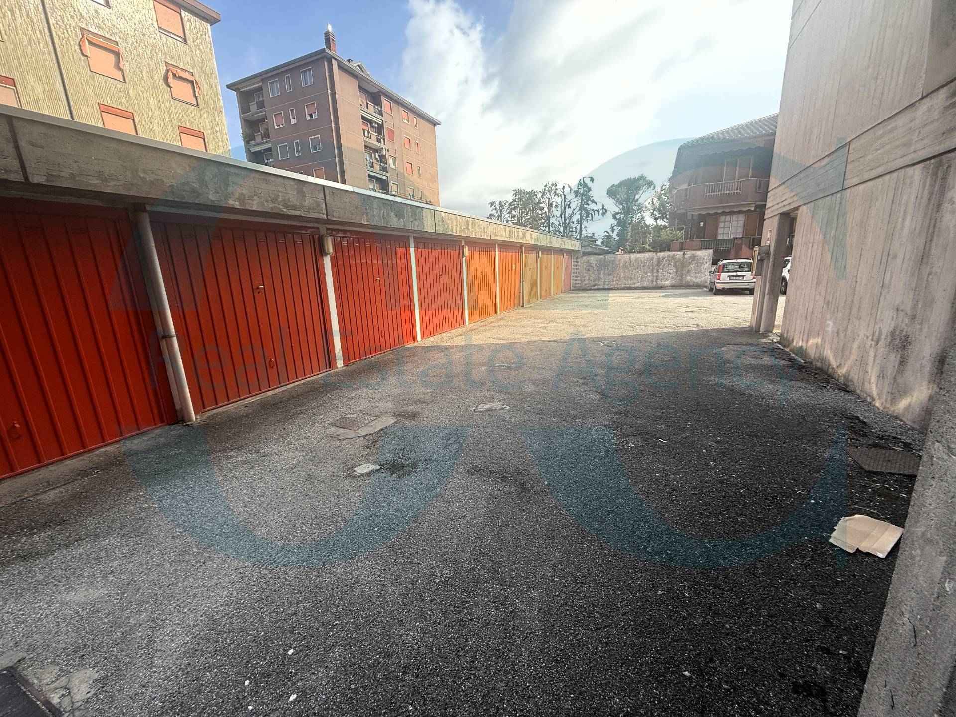 Box o garage in vendita a Trezzano sul Naviglio