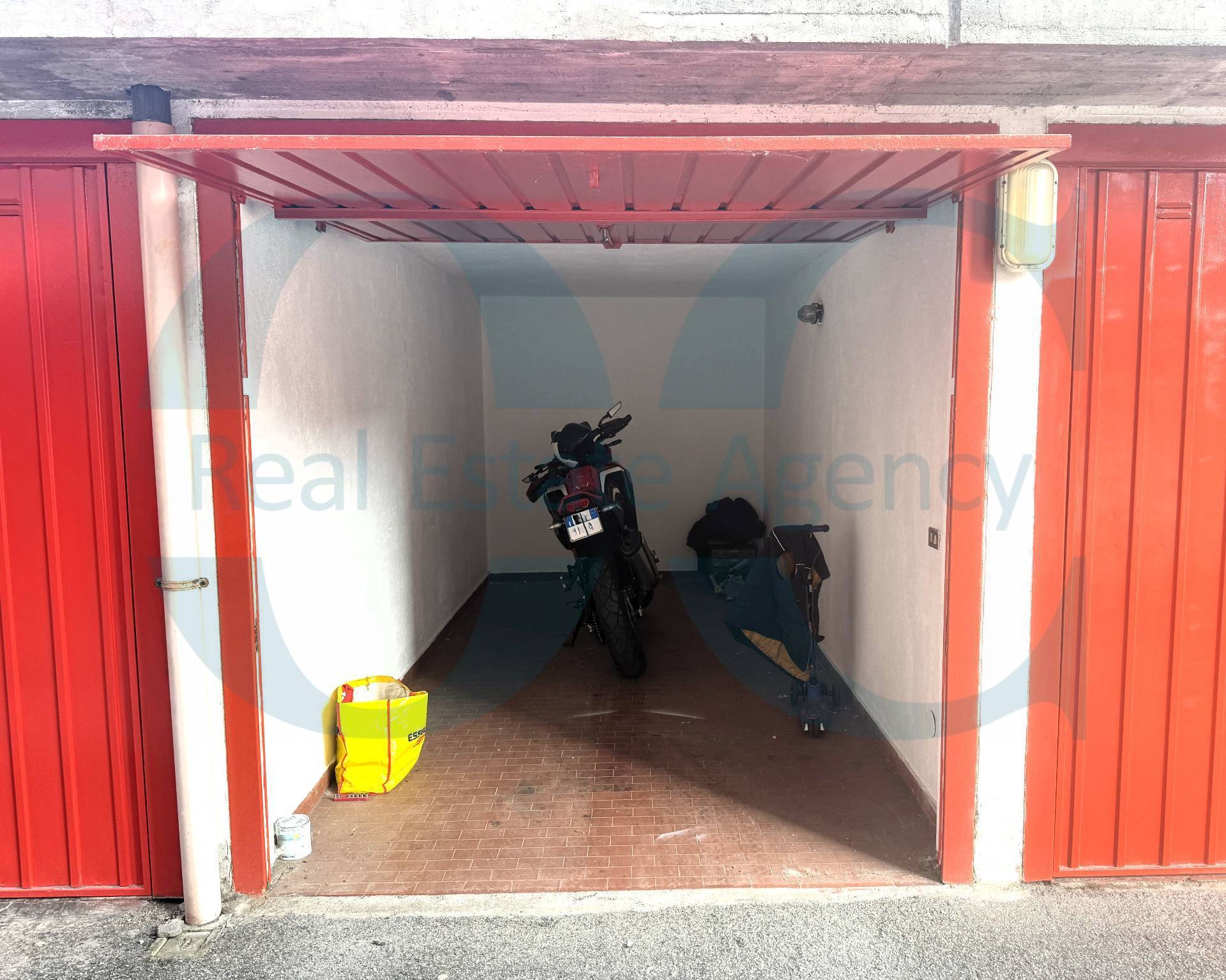 Box o garage in vendita a Trezzano sul Naviglio