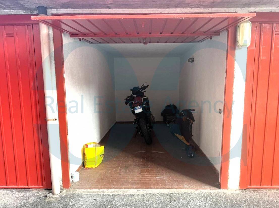 Box o garage in vendita a Trezzano sul Naviglio