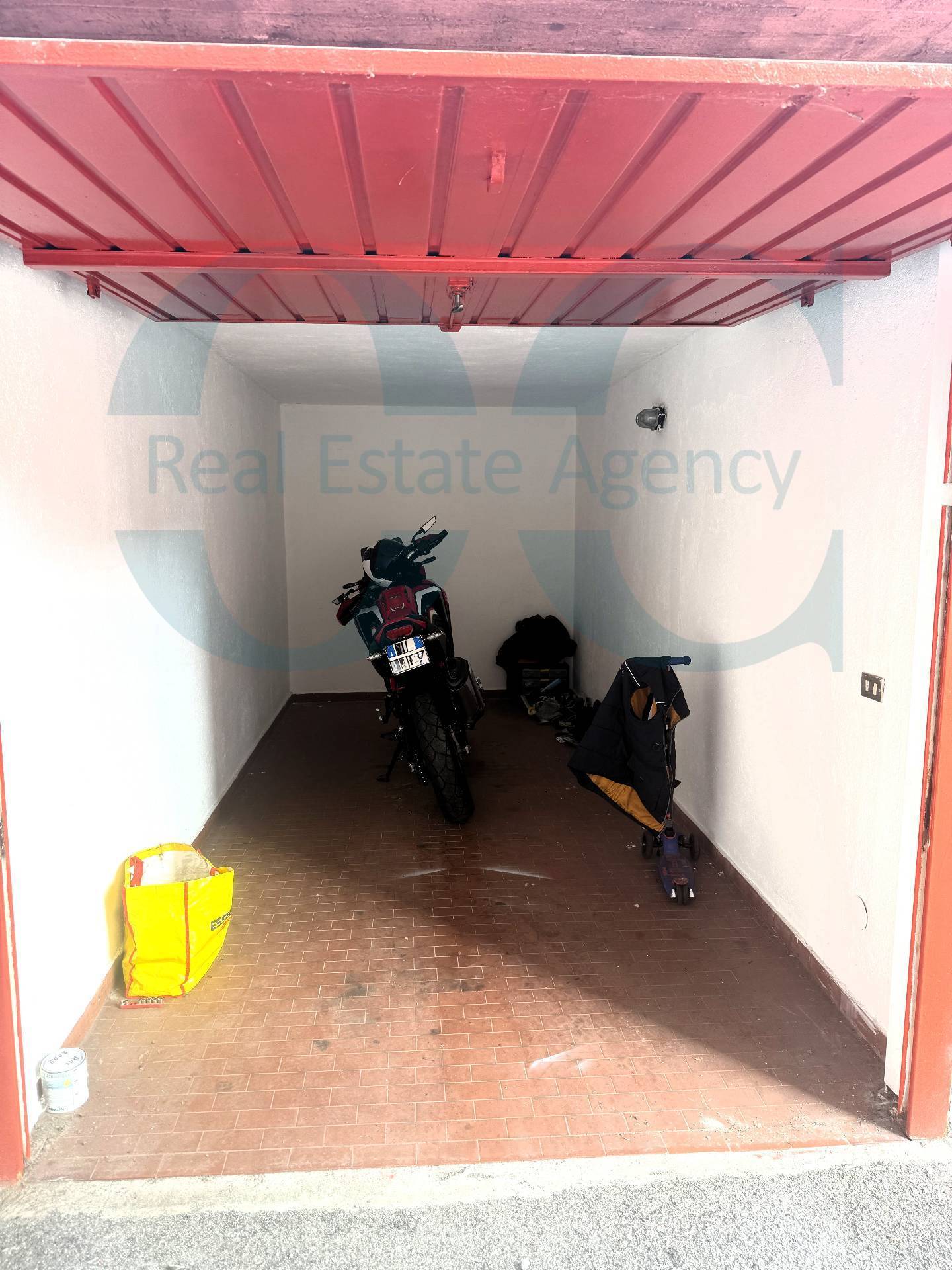 Box o garage in vendita a Trezzano sul Naviglio