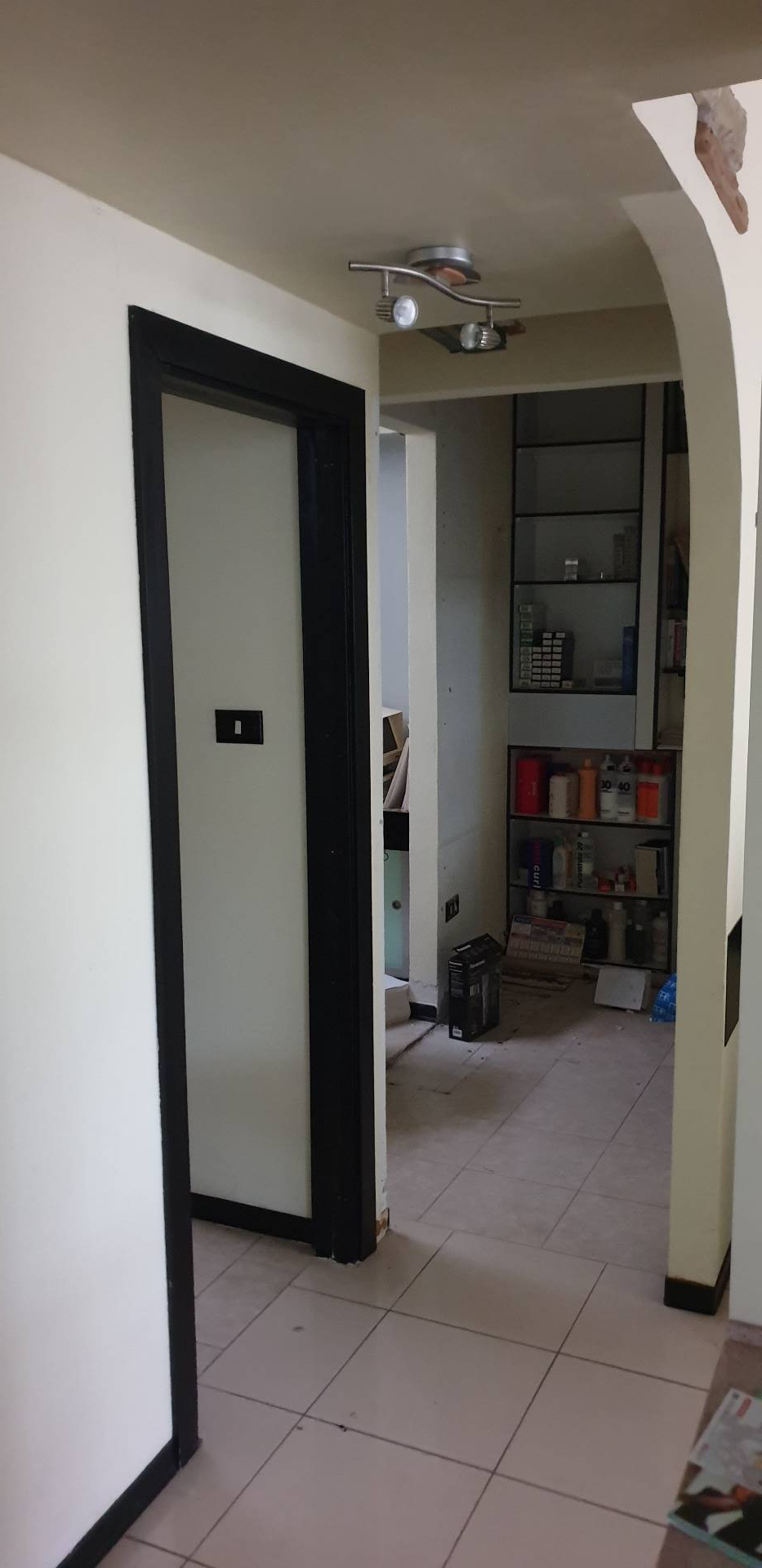 Locale commerciale in vendita a Ascoli Piceno, Campo Parignano